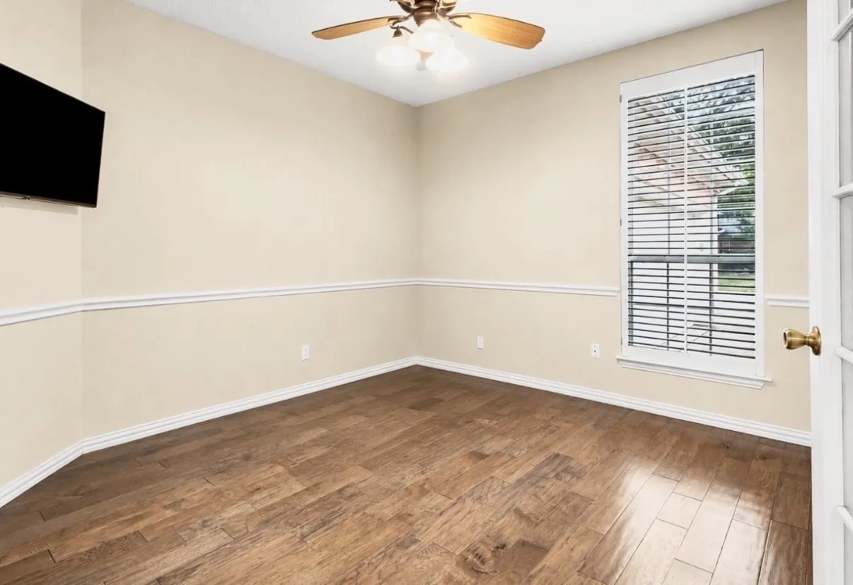 Single Family Residence For Sale in Tarrant County , 3107 Olen Court, Arlington, Texas 76001, 3 Bedroom, 3 Bathroom, 2 Garage spaces, 2,721 Sqft, built in 1995, mls#21304648, Real Estate Agent in Arlington, Homes For Sale in Tarrant county, Homes For Sale in Arlington, Realtor in Arlington Texas, Real Estate Brokerage Independent Realty Texas, Luminita Cordes Realtor