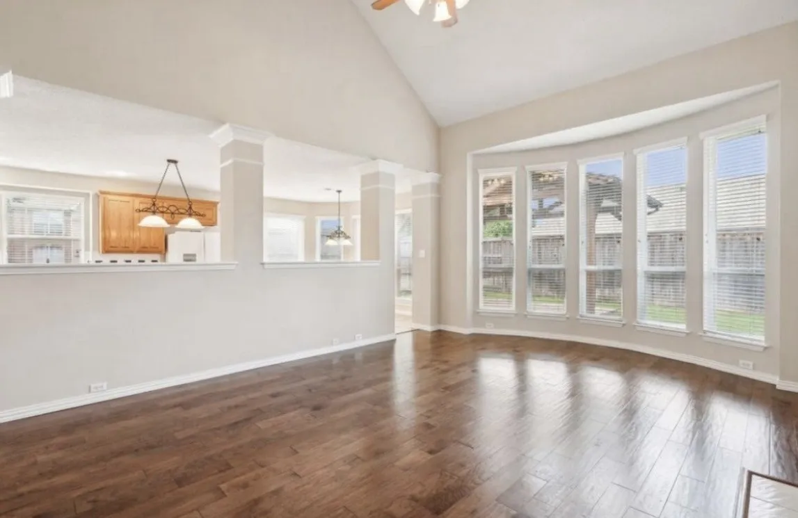Single Family Residence For Sale in Tarrant County , 3107 Olen Court, Arlington, Texas 76001, 3 Bedroom, 3 Bathroom, 2 Garage spaces, 2,721 Sqft, built in 1995, mls#21304648, Real Estate Agent in Arlington, Homes For Sale in Tarrant county, Homes For Sale in Arlington, Realtor in Arlington Texas, Real Estate Brokerage Independent Realty Texas, Luminita Cordes Realtor