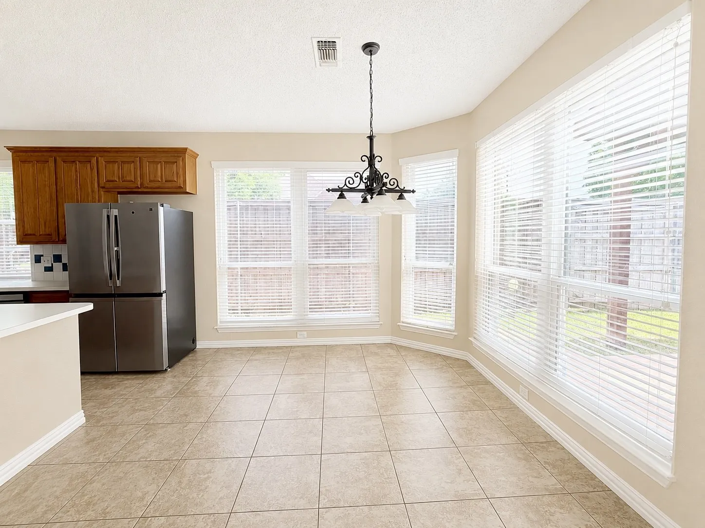 Single Family Residence For Sale in Tarrant County , 3107 Olen Court, Arlington, Texas 76001, 3 Bedroom, 3 Bathroom, 2 Garage spaces, 2,721 Sqft, built in 1995, mls#21304648, Real Estate Agent in Arlington, Homes For Sale in Tarrant county, Homes For Sale in Arlington, Realtor in Arlington Texas, Real Estate Brokerage Independent Realty Texas, Luminita Cordes Realtor