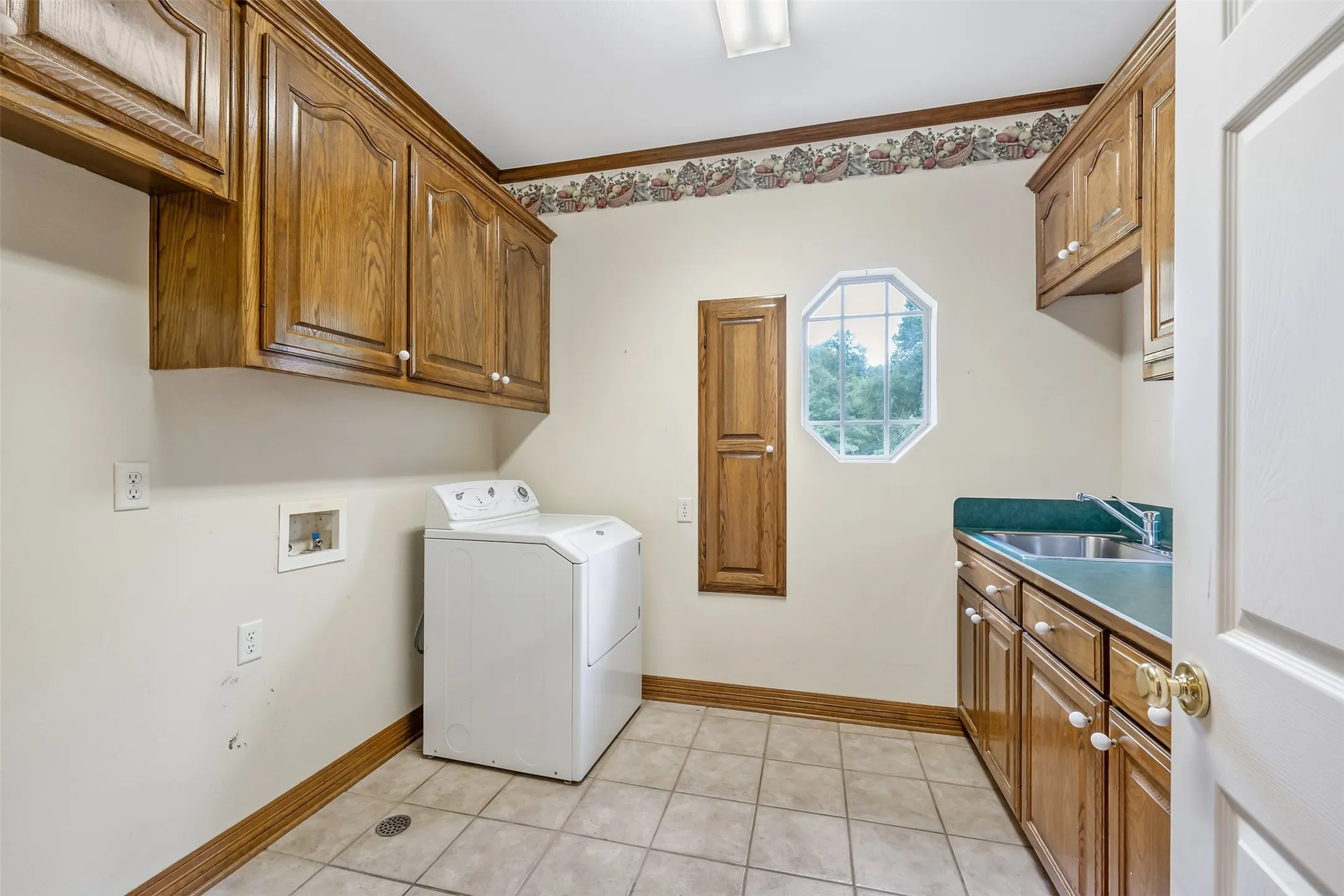 Single Family Residence For Sale in Smith County , 20388 County Road 150, Flint, Texas 75762, 3 Bedroom, 3 Bathroom, 2 Garage spaces, 3,335 Sqft, built in 1999, mls#21304619, Real Estate Agent in Flint, Homes For Sale in Smith county, Homes For Sale in Flint, Realtor in Flint Texas, Real Estate Brokerage Independent Realty Texas, Luminita Cordes Realtor
