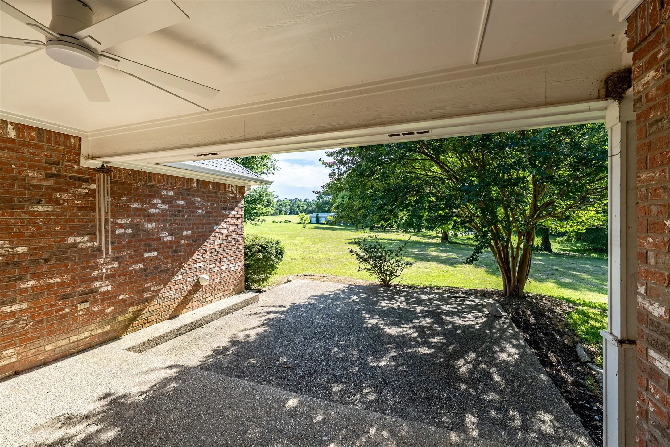 Single Family Residence For Sale in Smith County , 20388 County Road 150, Flint, Texas 75762, 3 Bedroom, 3 Bathroom, 2 Garage spaces, 3,335 Sqft, built in 1999, mls#21304619, Real Estate Agent in Flint, Homes For Sale in Smith county, Homes For Sale in Flint, Realtor in Flint Texas, Real Estate Brokerage Independent Realty Texas, Luminita Cordes Realtor