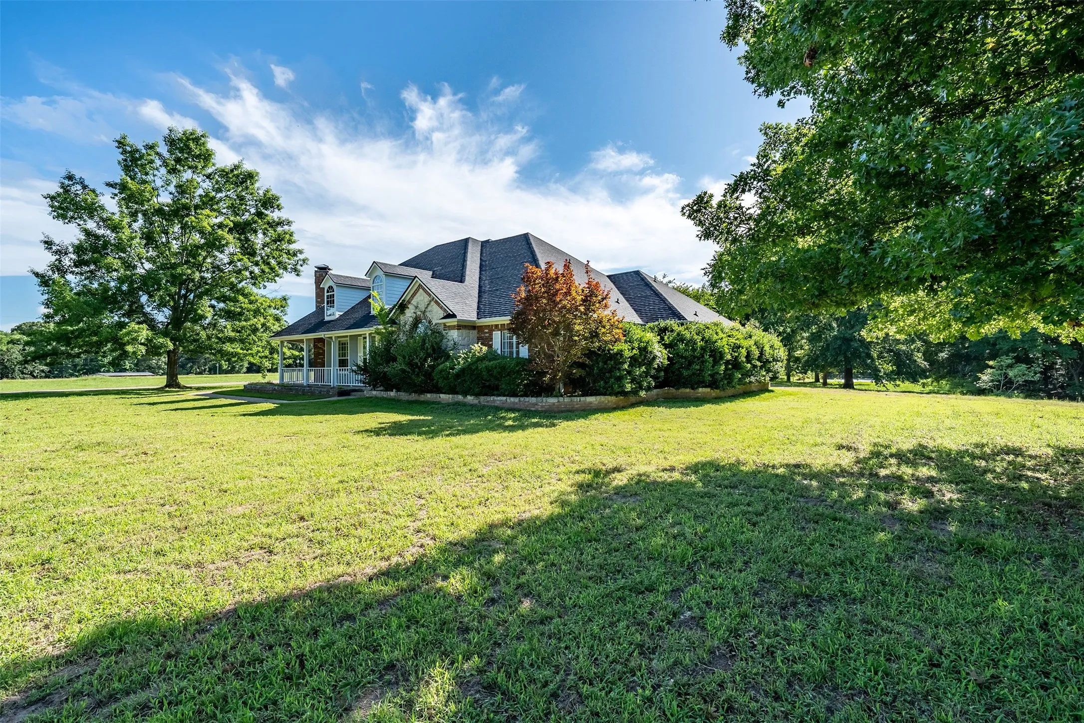 Single Family Residence For Sale in Smith County , 20388 County Road 150, Flint, Texas 75762, 3 Bedroom, 3 Bathroom, 2 Garage spaces, 3,335 Sqft, built in 1999, mls#21304619, Real Estate Agent in Flint, Homes For Sale in Smith county, Homes For Sale in Flint, Realtor in Flint Texas, Real Estate Brokerage Independent Realty Texas, Luminita Cordes Realtor