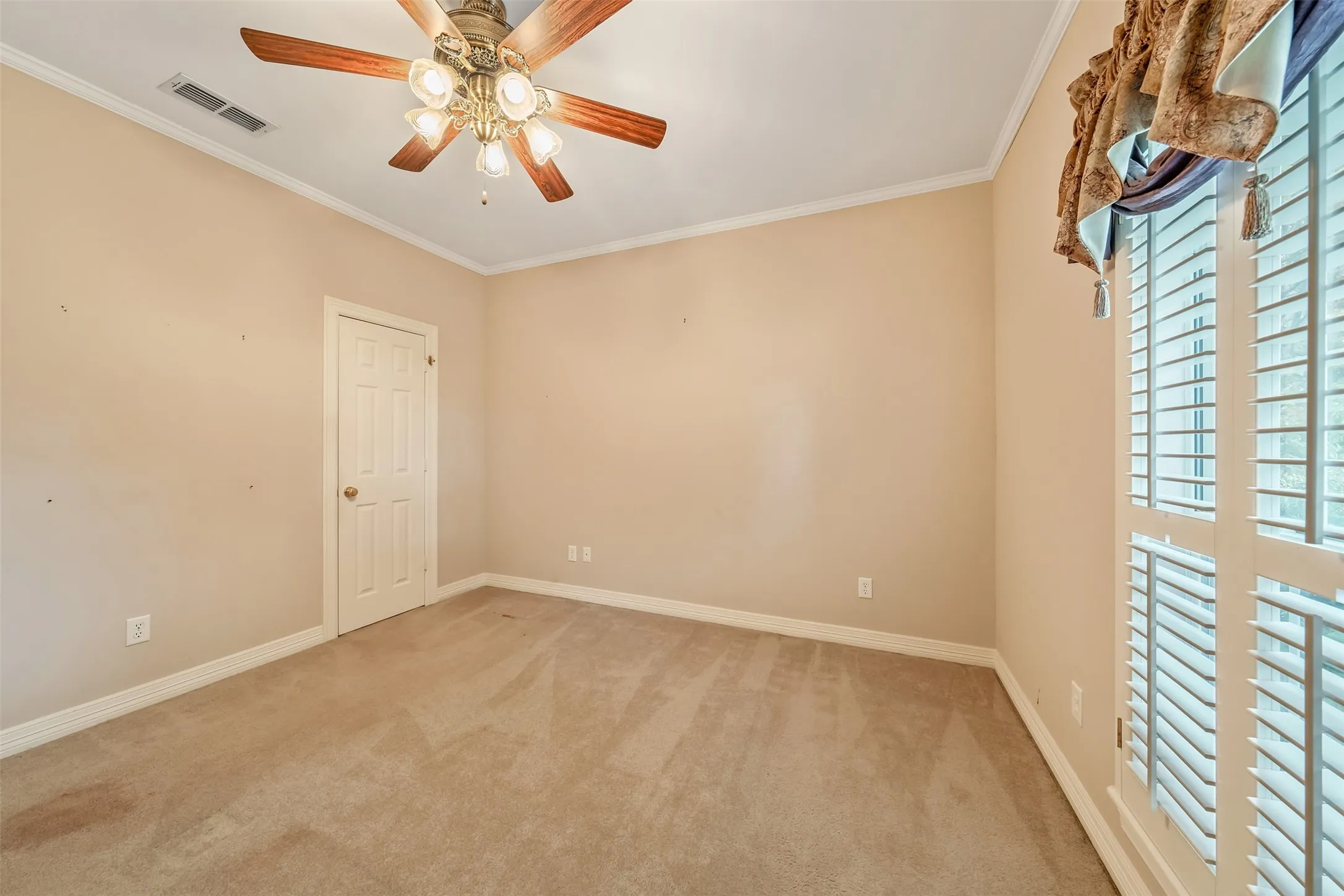 Single Family Residence For Sale in Smith County , 20388 County Road 150, Flint, Texas 75762, 3 Bedroom, 3 Bathroom, 2 Garage spaces, 3,335 Sqft, built in 1999, mls#21304619, Real Estate Agent in Flint, Homes For Sale in Smith county, Homes For Sale in Flint, Realtor in Flint Texas, Real Estate Brokerage Independent Realty Texas, Luminita Cordes Realtor