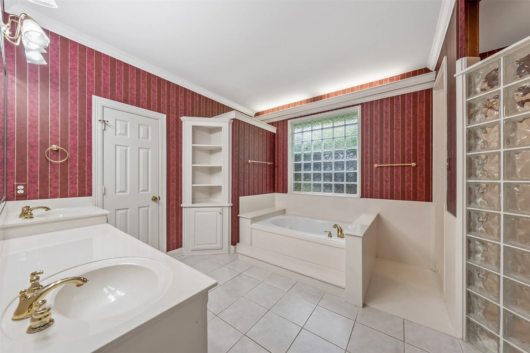 Single Family Residence For Sale in Smith County , 20388 County Road 150, Flint, Texas 75762, 3 Bedroom, 3 Bathroom, 2 Garage spaces, 3,335 Sqft, built in 1999, mls#21304619, Real Estate Agent in Flint, Homes For Sale in Smith county, Homes For Sale in Flint, Realtor in Flint Texas, Real Estate Brokerage Independent Realty Texas, Luminita Cordes Realtor