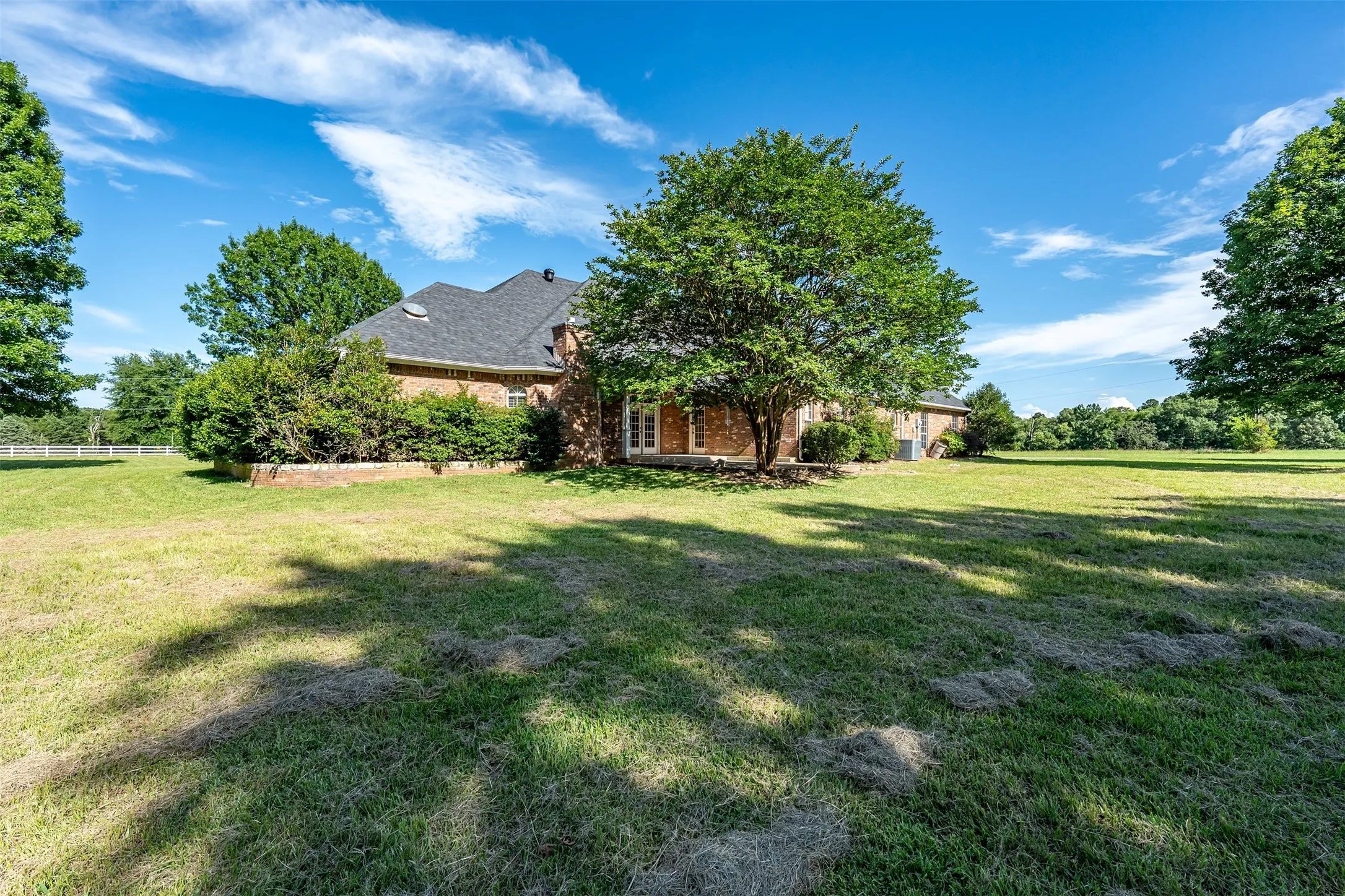 Single Family Residence For Sale in Smith County , 20388 County Road 150, Flint, Texas 75762, 3 Bedroom, 3 Bathroom, 2 Garage spaces, 3,335 Sqft, built in 1999, mls#21304619, Real Estate Agent in Flint, Homes For Sale in Smith county, Homes For Sale in Flint, Realtor in Flint Texas, Real Estate Brokerage Independent Realty Texas, Luminita Cordes Realtor