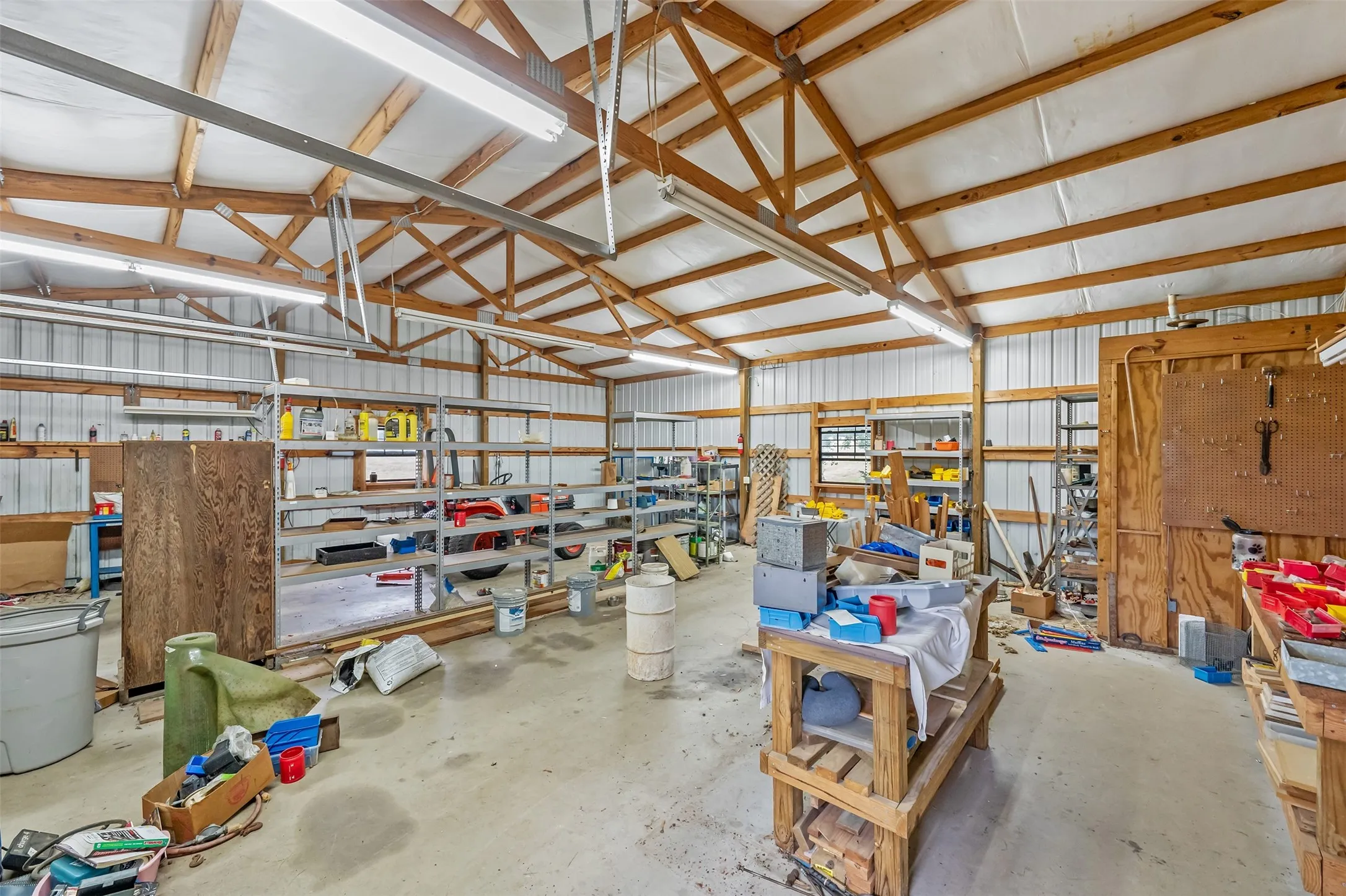 Single Family Residence For Sale in Smith County , 20388 County Road 150, Flint, Texas 75762, 3 Bedroom, 3 Bathroom, 2 Garage spaces, 3,335 Sqft, built in 1999, mls#21304619, Real Estate Agent in Flint, Homes For Sale in Smith county, Homes For Sale in Flint, Realtor in Flint Texas, Real Estate Brokerage Independent Realty Texas, Luminita Cordes Realtor