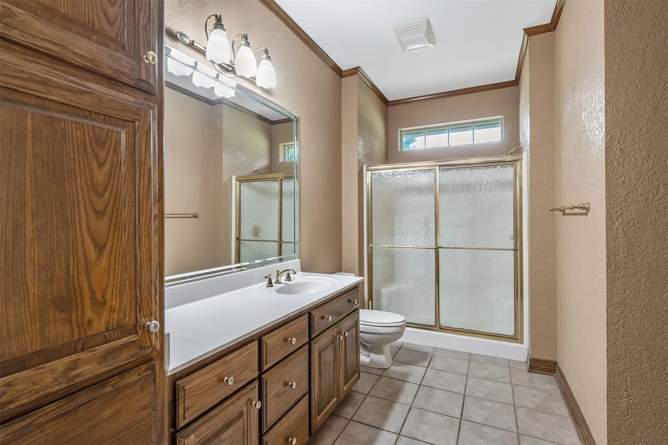 Single Family Residence For Sale in Smith County , 20388 County Road 150, Flint, Texas 75762, 3 Bedroom, 3 Bathroom, 2 Garage spaces, 3,335 Sqft, built in 1999, mls#21304619, Real Estate Agent in Flint, Homes For Sale in Smith county, Homes For Sale in Flint, Realtor in Flint Texas, Real Estate Brokerage Independent Realty Texas, Luminita Cordes Realtor