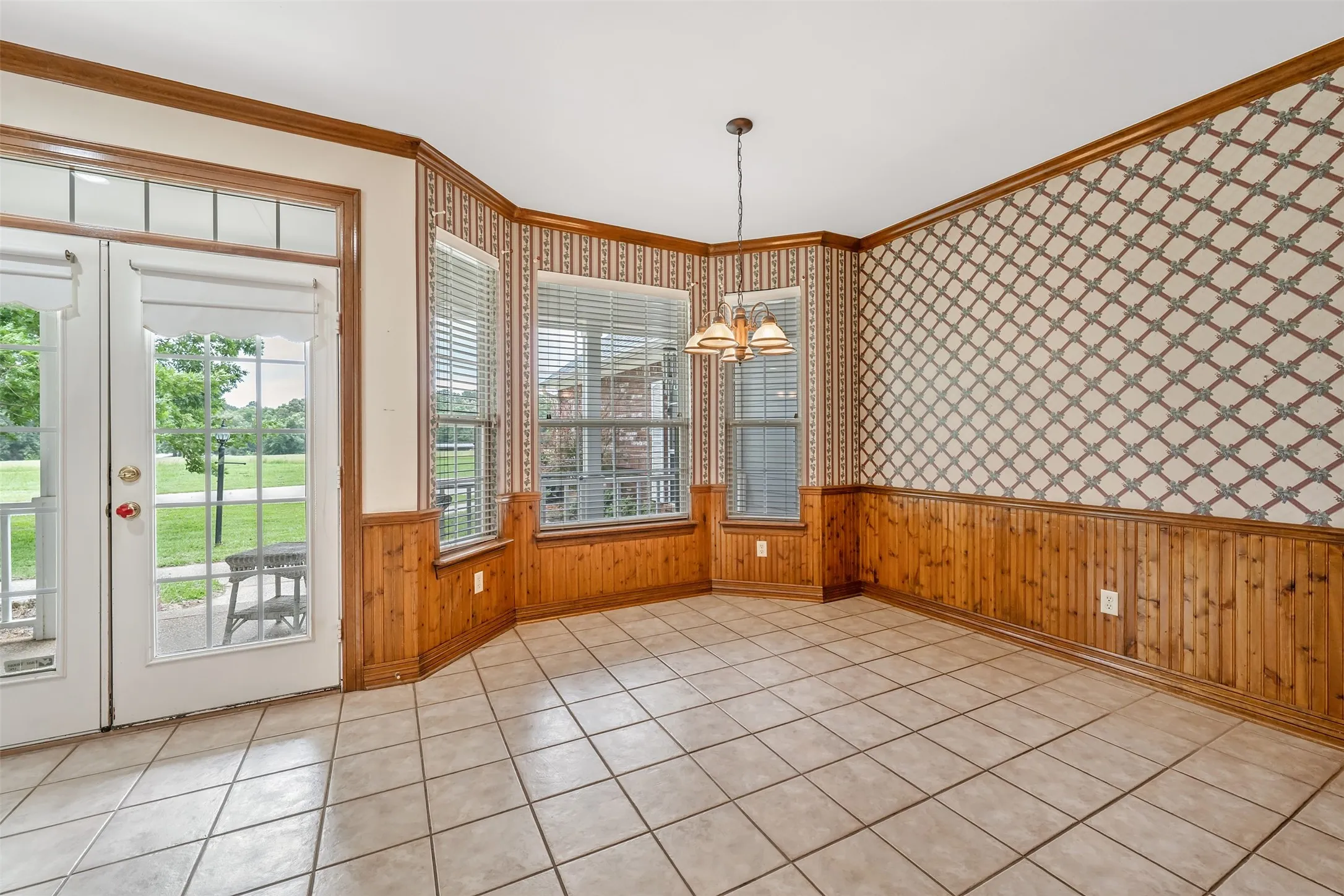 Single Family Residence For Sale in Smith County , 20388 County Road 150, Flint, Texas 75762, 3 Bedroom, 3 Bathroom, 2 Garage spaces, 3,335 Sqft, built in 1999, mls#21304619, Real Estate Agent in Flint, Homes For Sale in Smith county, Homes For Sale in Flint, Realtor in Flint Texas, Real Estate Brokerage Independent Realty Texas, Luminita Cordes Realtor