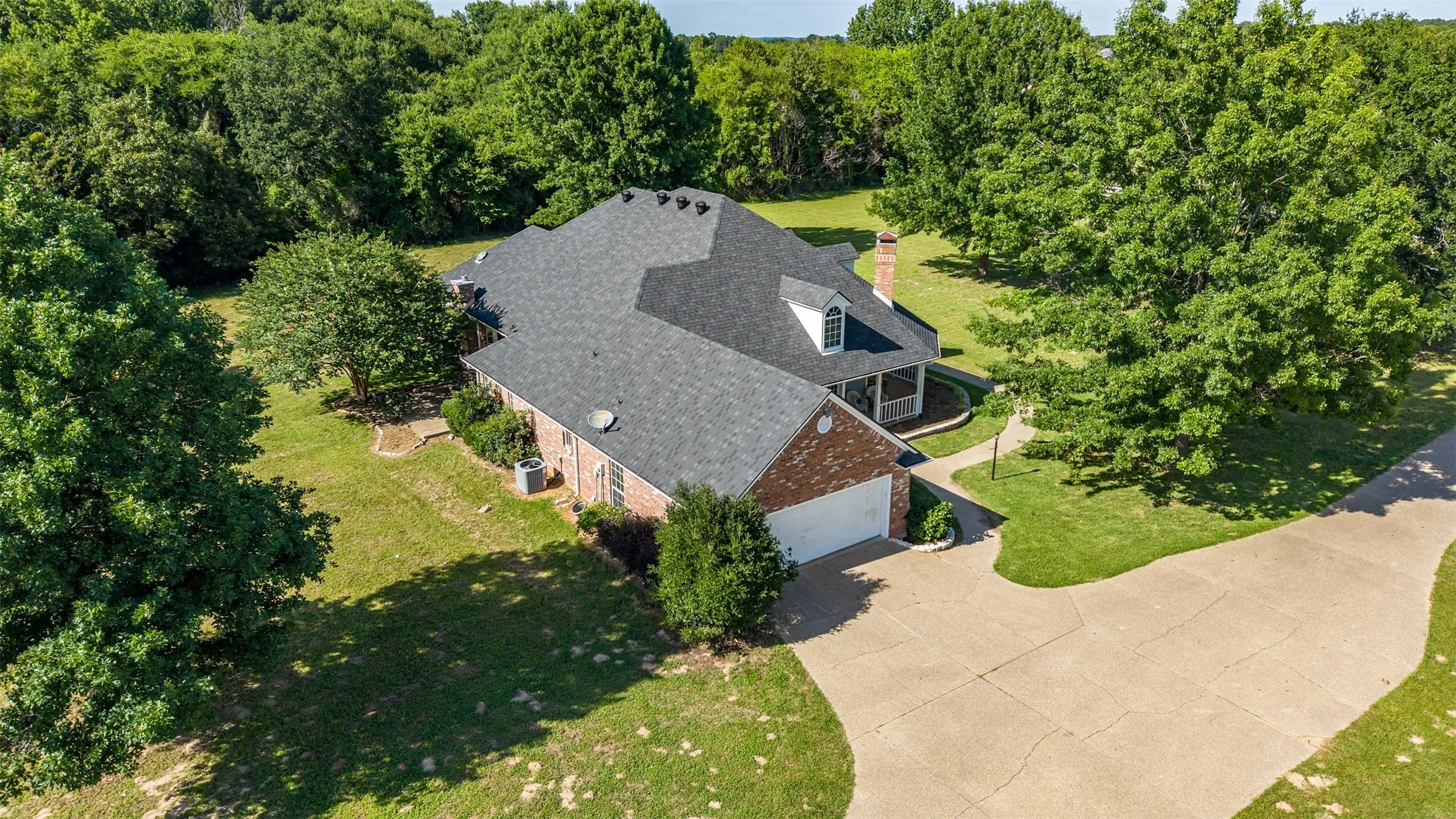 Single Family Residence For Sale in Smith County , 20388 County Road 150, Flint, Texas 75762, 3 Bedroom, 3 Bathroom, 2 Garage spaces, 3,335 Sqft, built in 1999, mls#21304619, Real Estate Agent in Flint, Homes For Sale in Smith county, Homes For Sale in Flint, Realtor in Flint Texas, Real Estate Brokerage Independent Realty Texas, Luminita Cordes Realtor