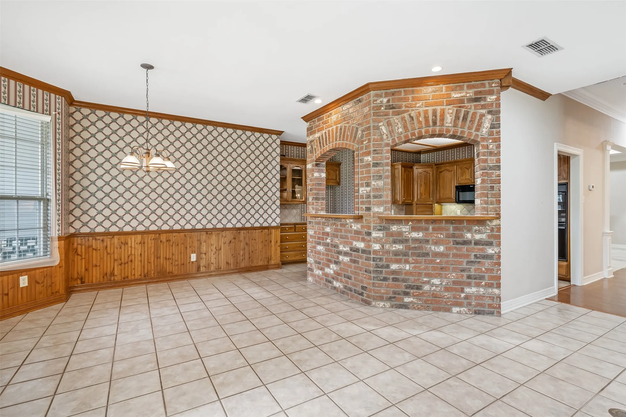 Single Family Residence For Sale in Smith County , 20388 County Road 150, Flint, Texas 75762, 3 Bedroom, 3 Bathroom, 2 Garage spaces, 3,335 Sqft, built in 1999, mls#21304619, Real Estate Agent in Flint, Homes For Sale in Smith county, Homes For Sale in Flint, Realtor in Flint Texas, Real Estate Brokerage Independent Realty Texas, Luminita Cordes Realtor
