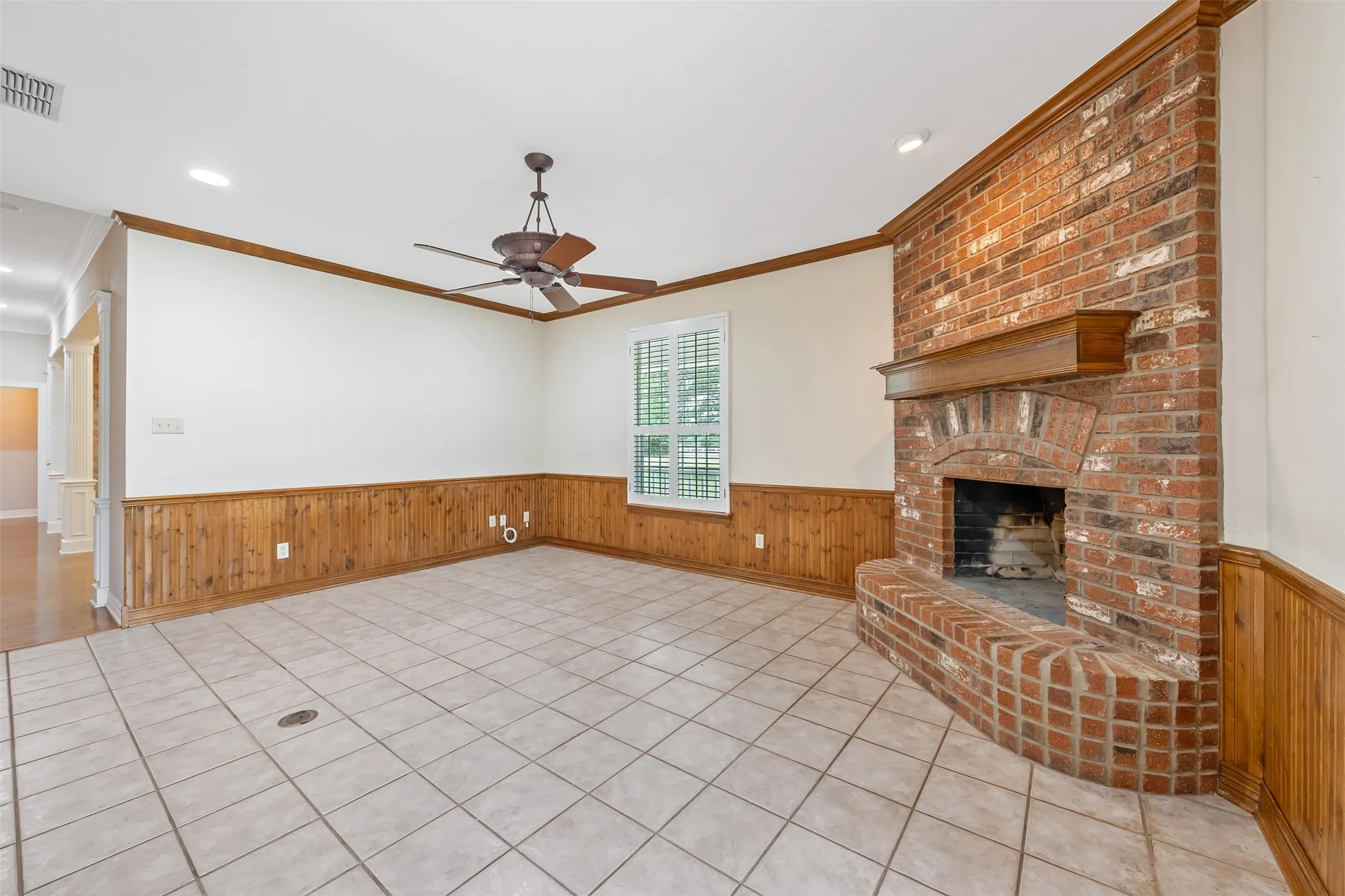 Single Family Residence For Sale in Smith County , 20388 County Road 150, Flint, Texas 75762, 3 Bedroom, 3 Bathroom, 2 Garage spaces, 3,335 Sqft, built in 1999, mls#21304619, Real Estate Agent in Flint, Homes For Sale in Smith county, Homes For Sale in Flint, Realtor in Flint Texas, Real Estate Brokerage Independent Realty Texas, Luminita Cordes Realtor
