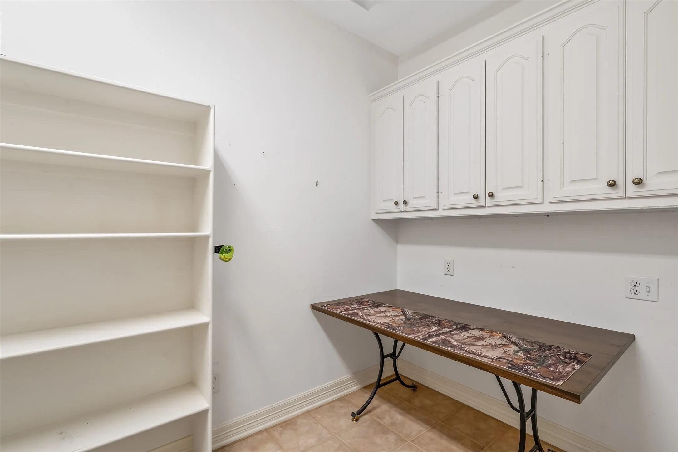 Single Family Residence For Sale in Smith County , 20388 County Road 150, Flint, Texas 75762, 3 Bedroom, 3 Bathroom, 2 Garage spaces, 3,335 Sqft, built in 1999, mls#21304619, Real Estate Agent in Flint, Homes For Sale in Smith county, Homes For Sale in Flint, Realtor in Flint Texas, Real Estate Brokerage Independent Realty Texas, Luminita Cordes Realtor