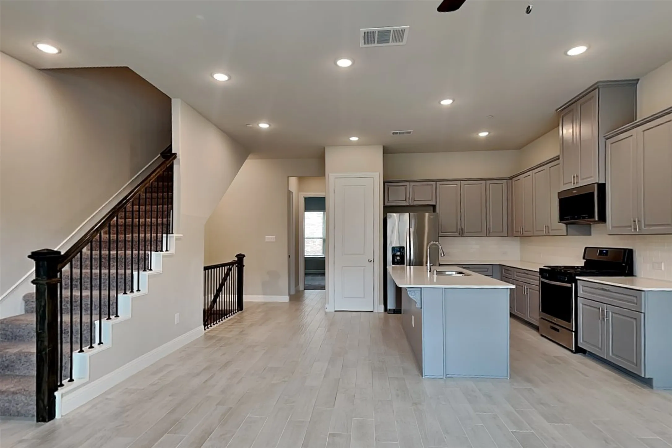 Townhouse For Rent in Collin County , 4159 Wetstone Lane, Frisco, Texas 75034, 4 Bedroom, 4 Bathroom, 2 Garage spaces, 2,313 Sqft, built in 2019, mls#21304352, Real Estate Agent in Frisco, Homes For Rent in Collin county, Homes For Rent in Frisco, Realtor in Frisco Texas, Real Estate Brokerage Independent Realty Texas, Luminita Cordes Realtor