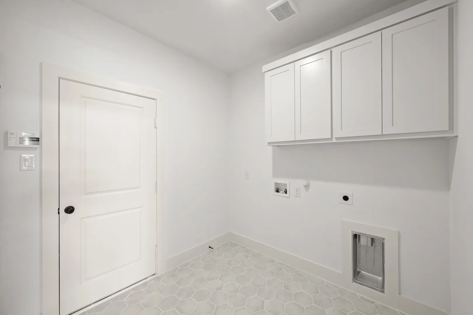 1630 Briarwood- Living Room-2