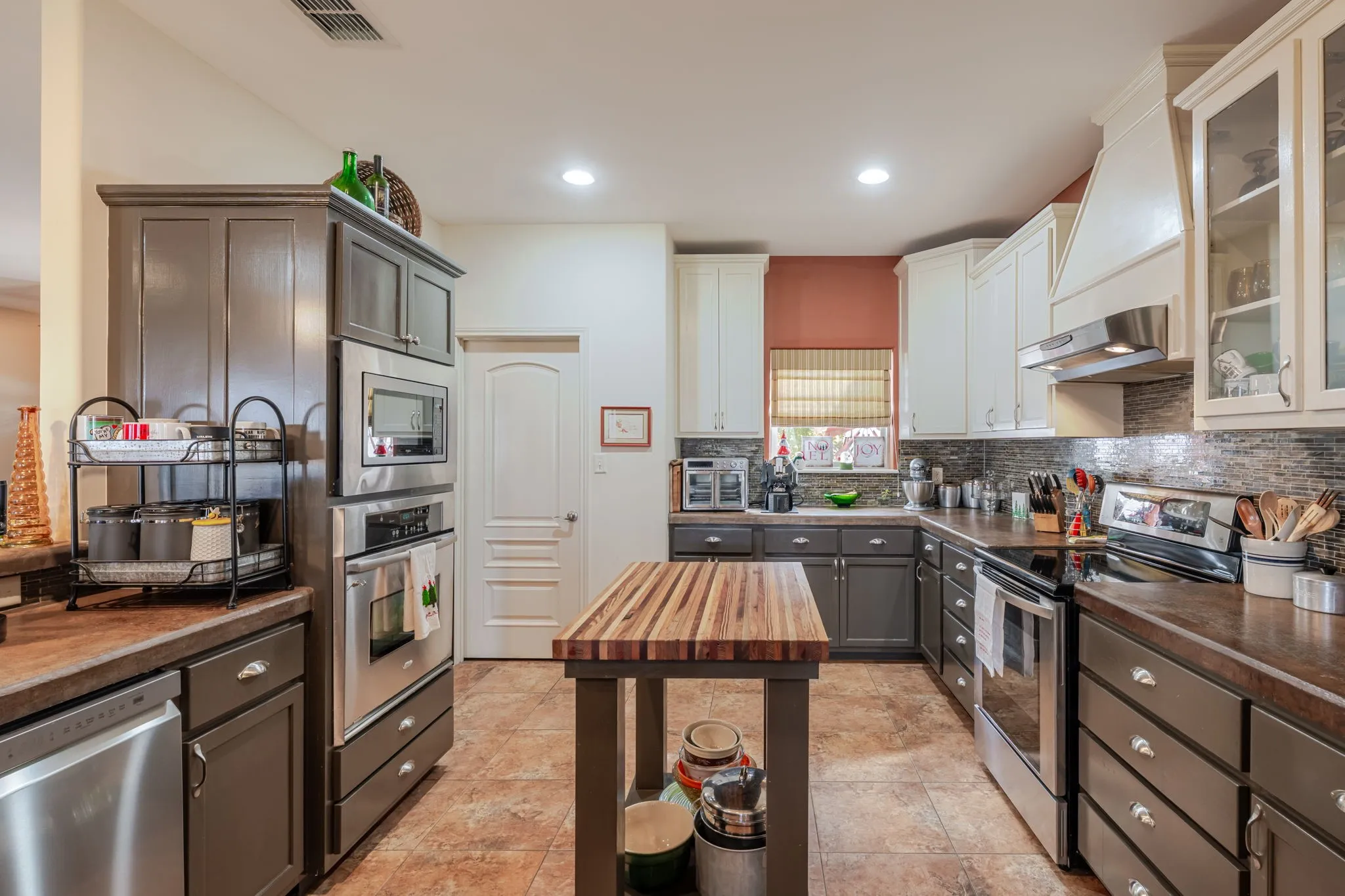 Single Family Residence For Sale in Erath County , 1085 Walking Horse Drive, Stephenville, Texas 76401, 5 Bedrooms, 3 Bathrooms, 2 Garage spaces, 3,335 Sqft, built in 2011, Price $649,000, mls#21302913, Real Estate Agent in Stephenville, Homes For Sale in Erath county, Homes For Sale in Stephenville, Realtor in Stephenville Texas, Real Estate Brokerage Independent Realty Texas, Luminita Cordes Realtor