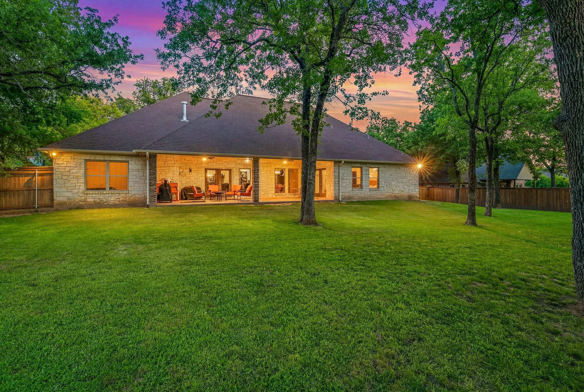 Single Family Residence For Sale in Erath County , 1085 Walking Horse Drive, Stephenville, Texas 76401, 5 Bedrooms, 3 Bathrooms, 2 Garage spaces, 3,335 Sqft, built in 2011, Price $649,000, mls#21302913, Real Estate Agent in Stephenville, Homes For Sale in Erath county, Homes For Sale in Stephenville, Realtor in Stephenville Texas, Real Estate Brokerage Independent Realty Texas, Luminita Cordes Realtor