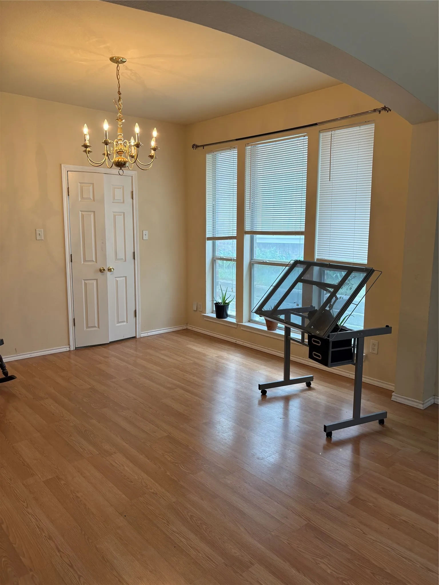 Single Family Residence For Sale in Tarrant County , 5012 Woodmeadow Drive, Fort Worth, Texas 76135, 3 Bedroom, 2 Bathroom, 2 Garage spaces, 1,980 Sqft, built in 2001, mls#21303563, Real Estate Agent in Fort Worth, Homes For Sale in Tarrant county, Homes For Sale in Fort Worth, Realtor in Fort Worth Texas, Real Estate Brokerage Independent Realty Texas, Luminita Cordes Realtor