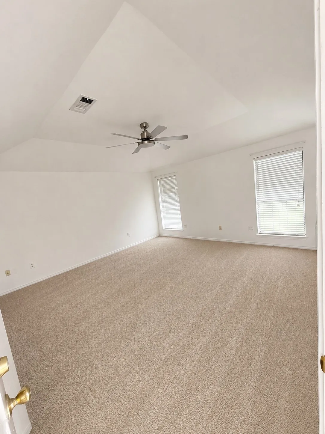Single Family Residence For Sale in Kaufman County , 19 Lovers Lane, Forney, Texas 75126, 4 Bedroom, 3 Bathroom, 2 Garage spaces, 2,650 Sqft, built in 1989, mls#21303933, Real Estate Agent in Forney, Homes For Sale in Kaufman county, Homes For Sale in Forney, Realtor in Forney Texas, Real Estate Brokerage Independent Realty Texas, Luminita Cordes Realtor
