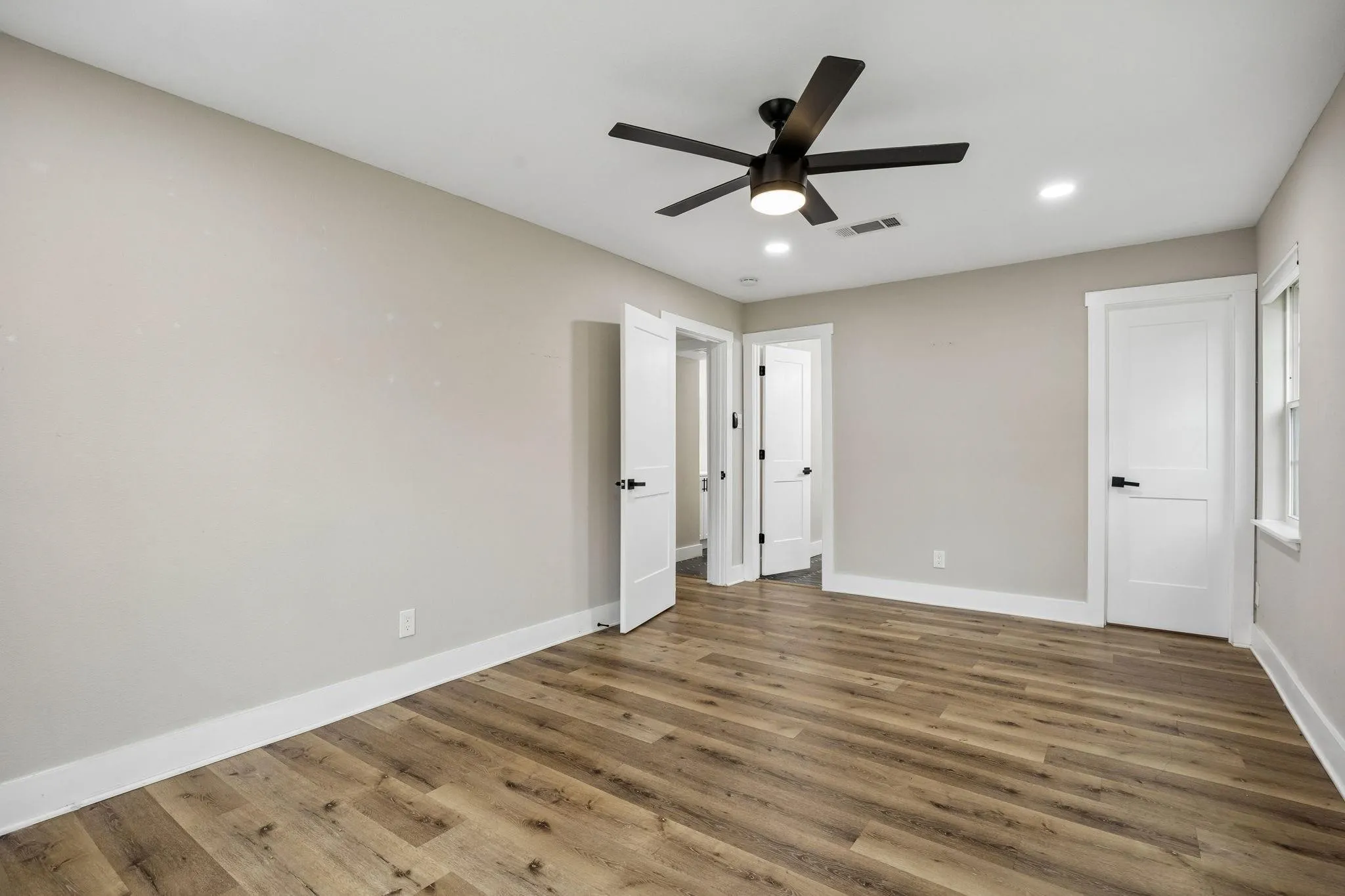 Single Family Residence For Rent in Dallas County , 8635 Strathmore Drive, Dallas, Texas 75238, 5 Bedroom, 3 Bathroom, Garage spaces, 2,212 Sqft, built in 1963, mls#21304669, Real Estate Agent in Dallas, Homes For Rent in Dallas county, Homes For Rent in Dallas, Realtor in Dallas Texas, Real Estate Brokerage Independent Realty Texas, Luminita Cordes Realtor