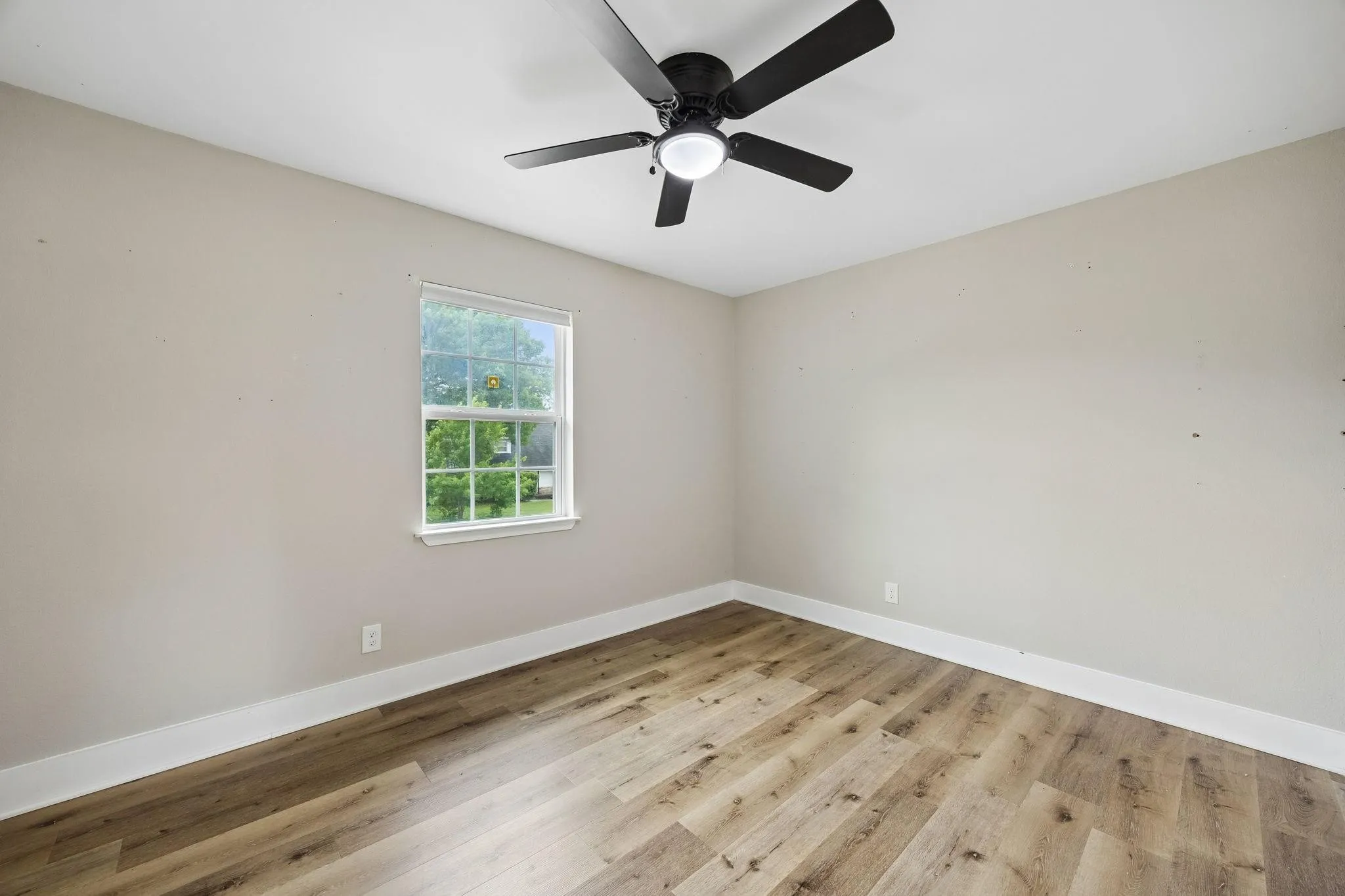 Single Family Residence For Rent in Dallas County , 8635 Strathmore Drive, Dallas, Texas 75238, 5 Bedroom, 3 Bathroom, Garage spaces, 2,212 Sqft, built in 1963, mls#21304669, Real Estate Agent in Dallas, Homes For Rent in Dallas county, Homes For Rent in Dallas, Realtor in Dallas Texas, Real Estate Brokerage Independent Realty Texas, Luminita Cordes Realtor