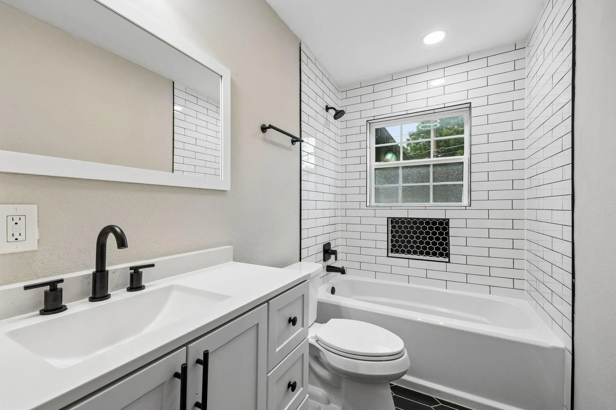 Single Family Residence For Rent in Dallas County , 8635 Strathmore Drive, Dallas, Texas 75238, 5 Bedroom, 3 Bathroom, Garage spaces, 2,212 Sqft, built in 1963, mls#21304669, Real Estate Agent in Dallas, Homes For Rent in Dallas county, Homes For Rent in Dallas, Realtor in Dallas Texas, Real Estate Brokerage Independent Realty Texas, Luminita Cordes Realtor