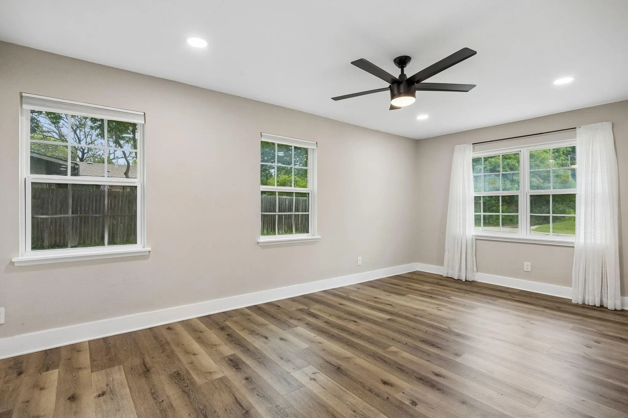 Single Family Residence For Rent in Dallas County , 8635 Strathmore Drive, Dallas, Texas 75238, 5 Bedroom, 3 Bathroom, Garage spaces, 2,212 Sqft, built in 1963, mls#21304669, Real Estate Agent in Dallas, Homes For Rent in Dallas county, Homes For Rent in Dallas, Realtor in Dallas Texas, Real Estate Brokerage Independent Realty Texas, Luminita Cordes Realtor