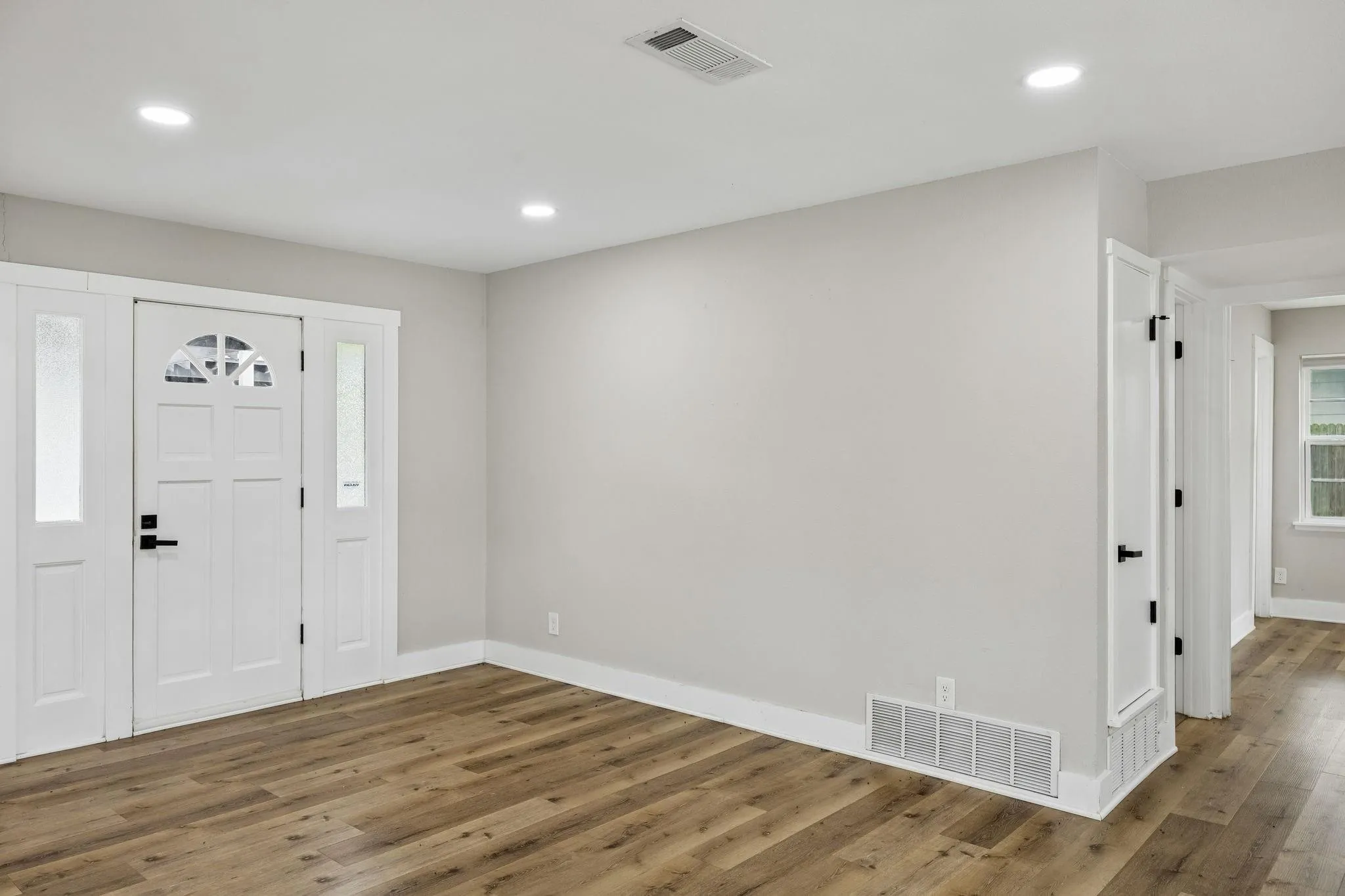 Single Family Residence For Rent in Dallas County , 8635 Strathmore Drive, Dallas, Texas 75238, 5 Bedroom, 3 Bathroom, Garage spaces, 2,212 Sqft, built in 1963, mls#21304669, Real Estate Agent in Dallas, Homes For Rent in Dallas county, Homes For Rent in Dallas, Realtor in Dallas Texas, Real Estate Brokerage Independent Realty Texas, Luminita Cordes Realtor