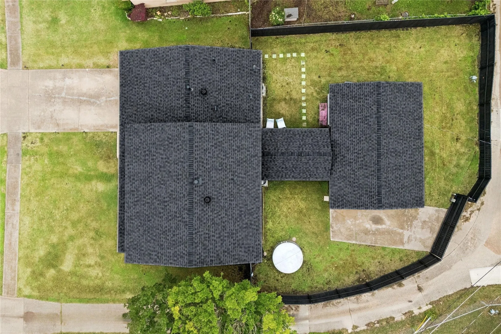 Single Family Residence For Rent in Dallas County , 8635 Strathmore Drive, Dallas, Texas 75238, 5 Bedroom, 3 Bathroom, Garage spaces, 2,212 Sqft, built in 1963, mls#21304669, Real Estate Agent in Dallas, Homes For Rent in Dallas county, Homes For Rent in Dallas, Realtor in Dallas Texas, Real Estate Brokerage Independent Realty Texas, Luminita Cordes Realtor