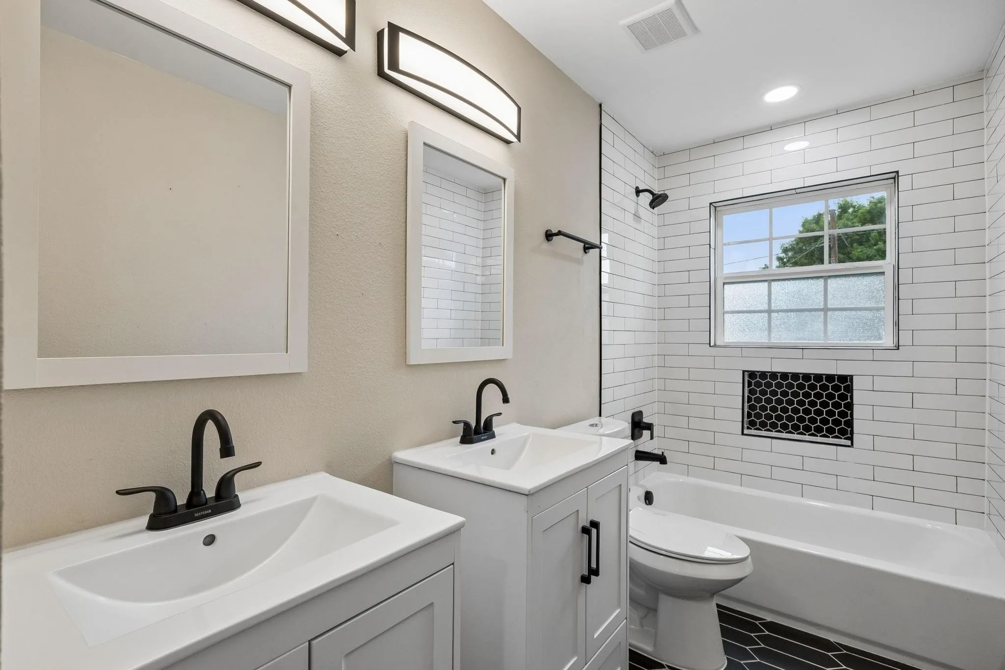 Single Family Residence For Rent in Dallas County , 8635 Strathmore Drive, Dallas, Texas 75238, 5 Bedroom, 3 Bathroom, Garage spaces, 2,212 Sqft, built in 1963, mls#21304669, Real Estate Agent in Dallas, Homes For Rent in Dallas county, Homes For Rent in Dallas, Realtor in Dallas Texas, Real Estate Brokerage Independent Realty Texas, Luminita Cordes Realtor