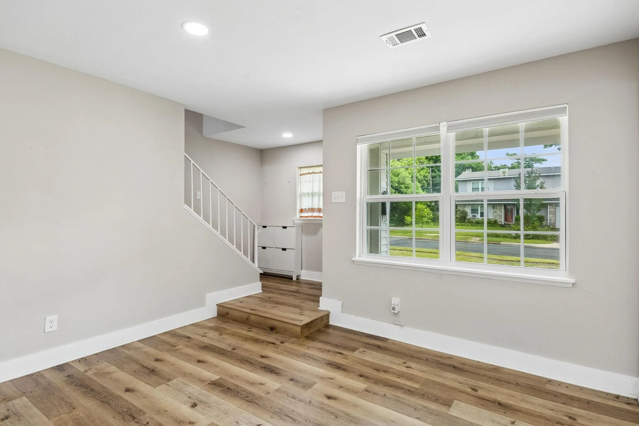 Single Family Residence For Rent in Dallas County , 8635 Strathmore Drive, Dallas, Texas 75238, 5 Bedroom, 3 Bathroom, Garage spaces, 2,212 Sqft, built in 1963, mls#21304669, Real Estate Agent in Dallas, Homes For Rent in Dallas county, Homes For Rent in Dallas, Realtor in Dallas Texas, Real Estate Brokerage Independent Realty Texas, Luminita Cordes Realtor