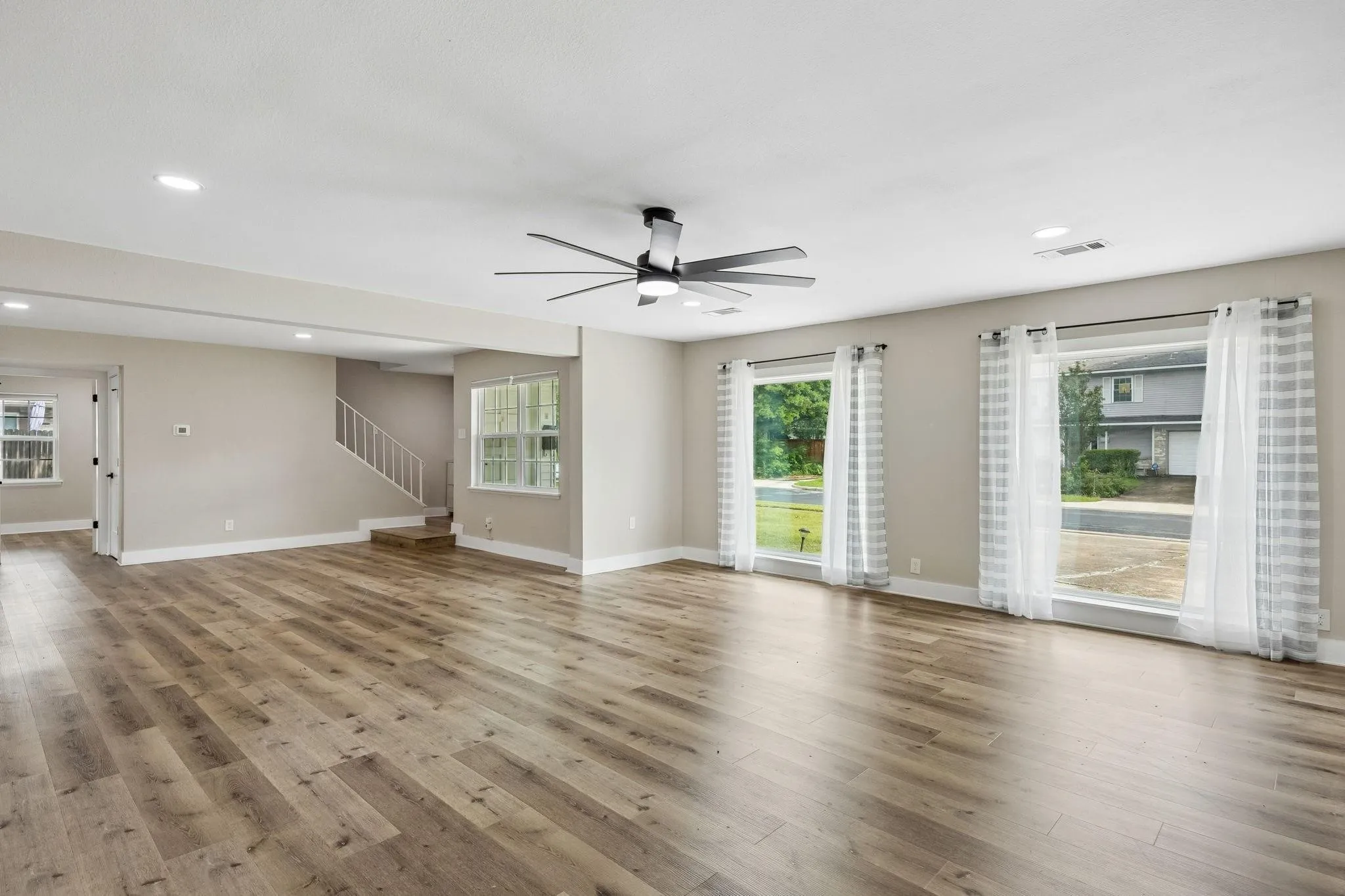 Single Family Residence For Rent in Dallas County , 8635 Strathmore Drive, Dallas, Texas 75238, 5 Bedroom, 3 Bathroom, Garage spaces, 2,212 Sqft, built in 1963, mls#21304669, Real Estate Agent in Dallas, Homes For Rent in Dallas county, Homes For Rent in Dallas, Realtor in Dallas Texas, Real Estate Brokerage Independent Realty Texas, Luminita Cordes Realtor