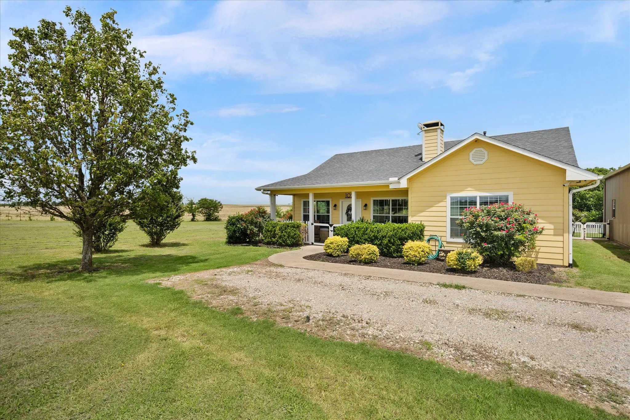 Single Family Residence For Sale in Hunt County , 1028 Fm 1566 W, Celeste, Texas 75423, 3 Bedroom, 2 Bathroom, Garage spaces, 1,522 Sqft, built in 2005, mls#21304718, Real Estate Agent in Celeste, Homes For Sale in Hunt county, Homes For Sale in Celeste, Realtor in Celeste Texas, Real Estate Brokerage Independent Realty Texas, Luminita Cordes Realtor