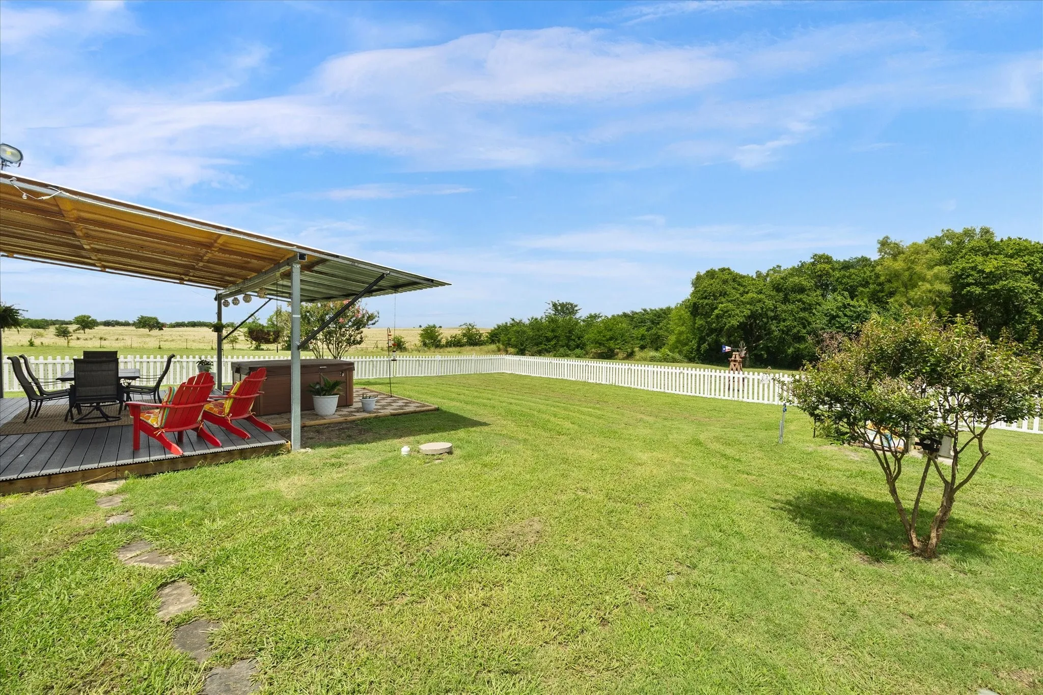 Single Family Residence For Sale in Hunt County , 1028 Fm 1566 W, Celeste, Texas 75423, 3 Bedroom, 2 Bathroom, Garage spaces, 1,522 Sqft, built in 2005, mls#21304718, Real Estate Agent in Celeste, Homes For Sale in Hunt county, Homes For Sale in Celeste, Realtor in Celeste Texas, Real Estate Brokerage Independent Realty Texas, Luminita Cordes Realtor