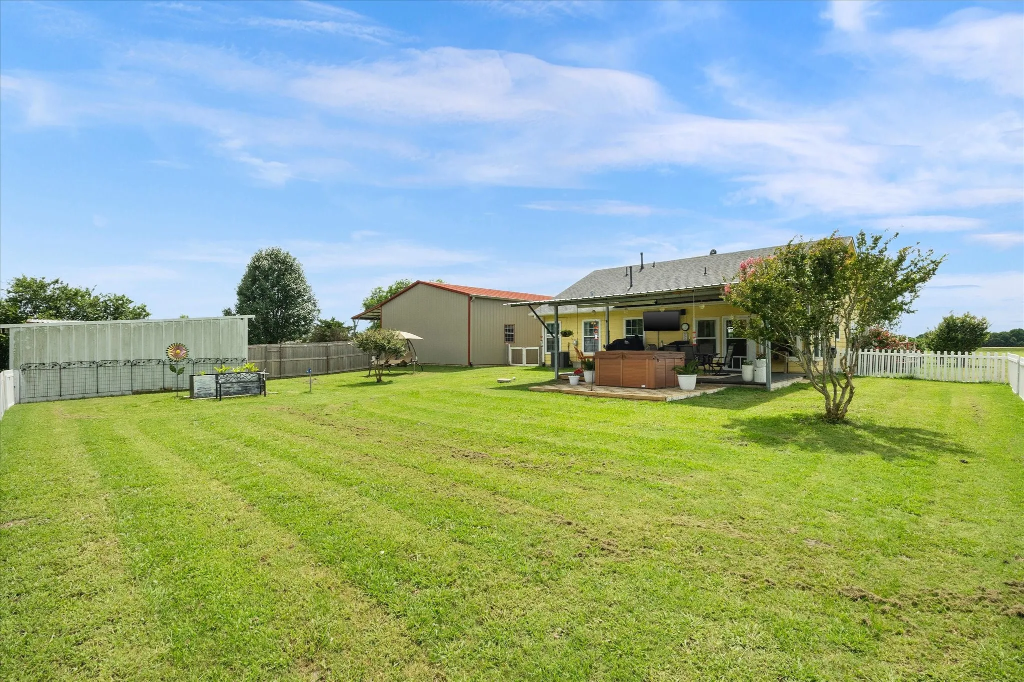 Single Family Residence For Sale in Hunt County , 1028 Fm 1566 W, Celeste, Texas 75423, 3 Bedroom, 2 Bathroom, Garage spaces, 1,522 Sqft, built in 2005, mls#21304718, Real Estate Agent in Celeste, Homes For Sale in Hunt county, Homes For Sale in Celeste, Realtor in Celeste Texas, Real Estate Brokerage Independent Realty Texas, Luminita Cordes Realtor