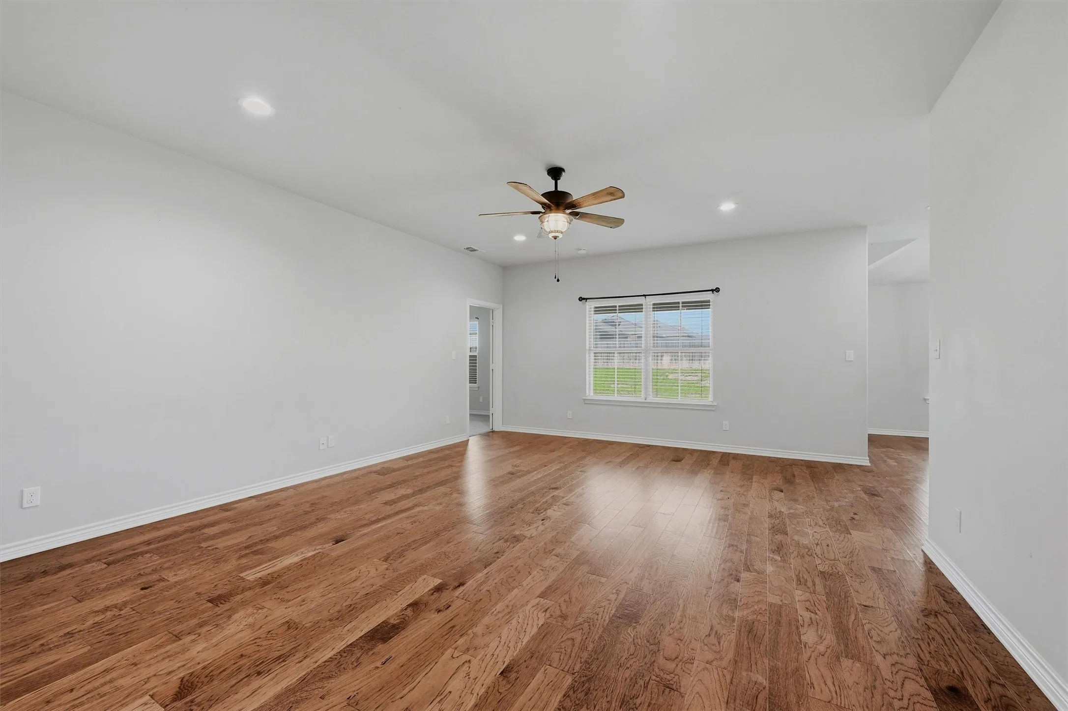 Single Family Residence For Sale in Grayson County , 1202 Southridge Lane, Sherman, Texas 75092, 4 Bedroom, 2 Bathroom, 2 Garage spaces, 1,768 Sqft, built in 2019, mls#21304738, Real Estate Agent in Sherman, Homes For Sale in Grayson county, Homes For Sale in Sherman, Realtor in Sherman Texas, Real Estate Brokerage Independent Realty Texas, Luminita Cordes Realtor