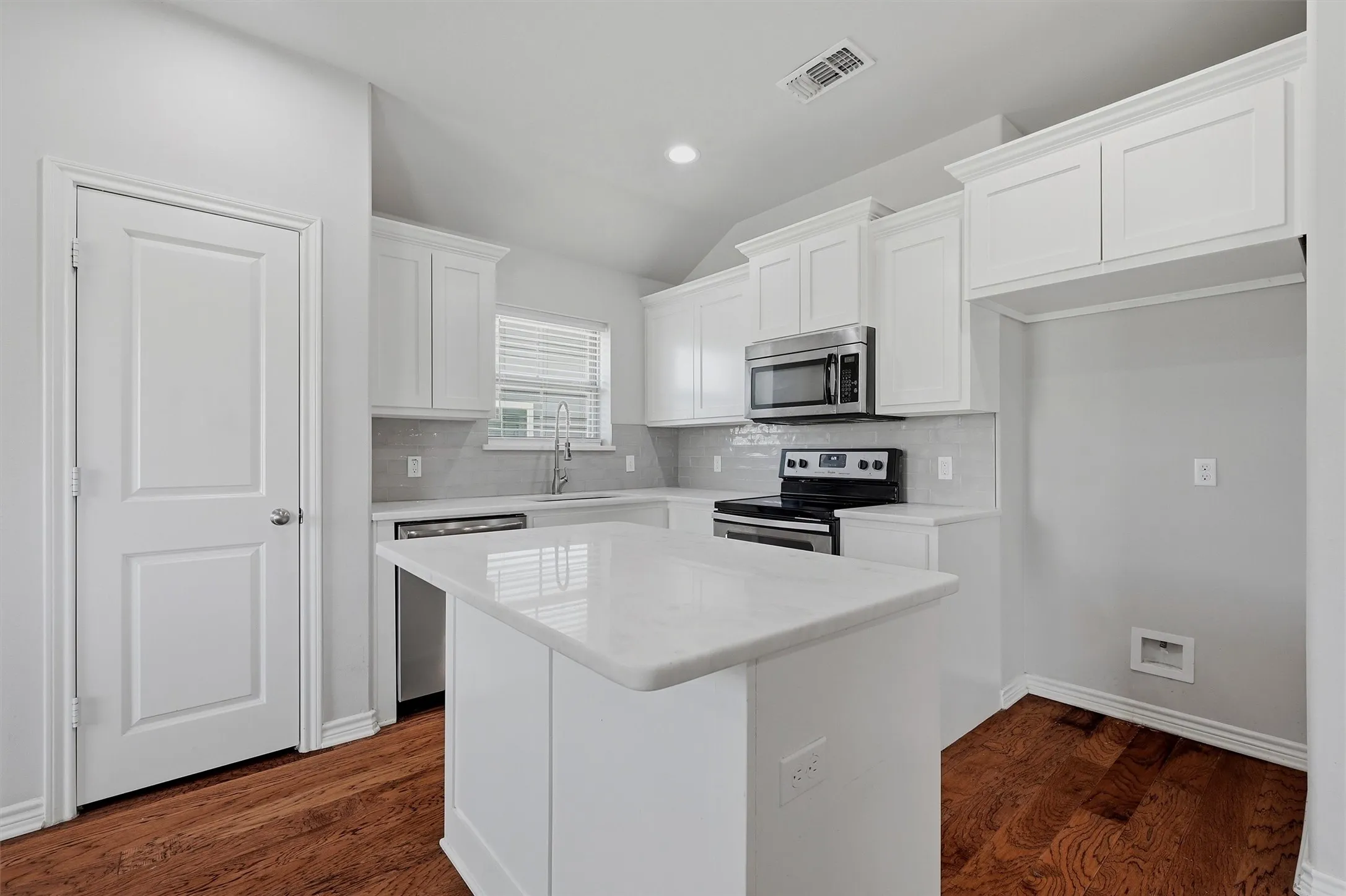 Single Family Residence For Sale in Grayson County , 1202 Southridge Lane, Sherman, Texas 75092, 4 Bedroom, 2 Bathroom, 2 Garage spaces, 1,768 Sqft, built in 2019, mls#21304738, Real Estate Agent in Sherman, Homes For Sale in Grayson county, Homes For Sale in Sherman, Realtor in Sherman Texas, Real Estate Brokerage Independent Realty Texas, Luminita Cordes Realtor