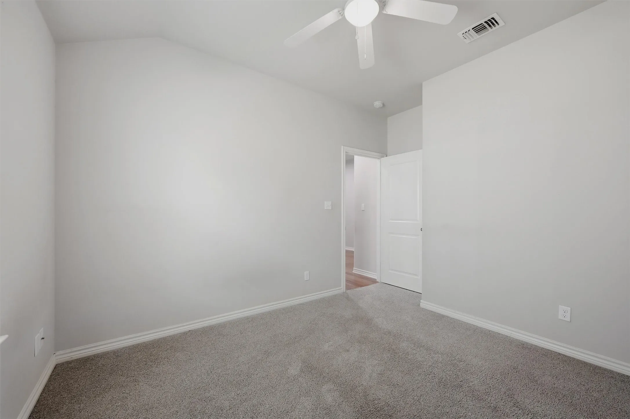 Single Family Residence For Sale in Grayson County , 1202 Southridge Lane, Sherman, Texas 75092, 4 Bedroom, 2 Bathroom, 2 Garage spaces, 1,768 Sqft, built in 2019, mls#21304738, Real Estate Agent in Sherman, Homes For Sale in Grayson county, Homes For Sale in Sherman, Realtor in Sherman Texas, Real Estate Brokerage Independent Realty Texas, Luminita Cordes Realtor