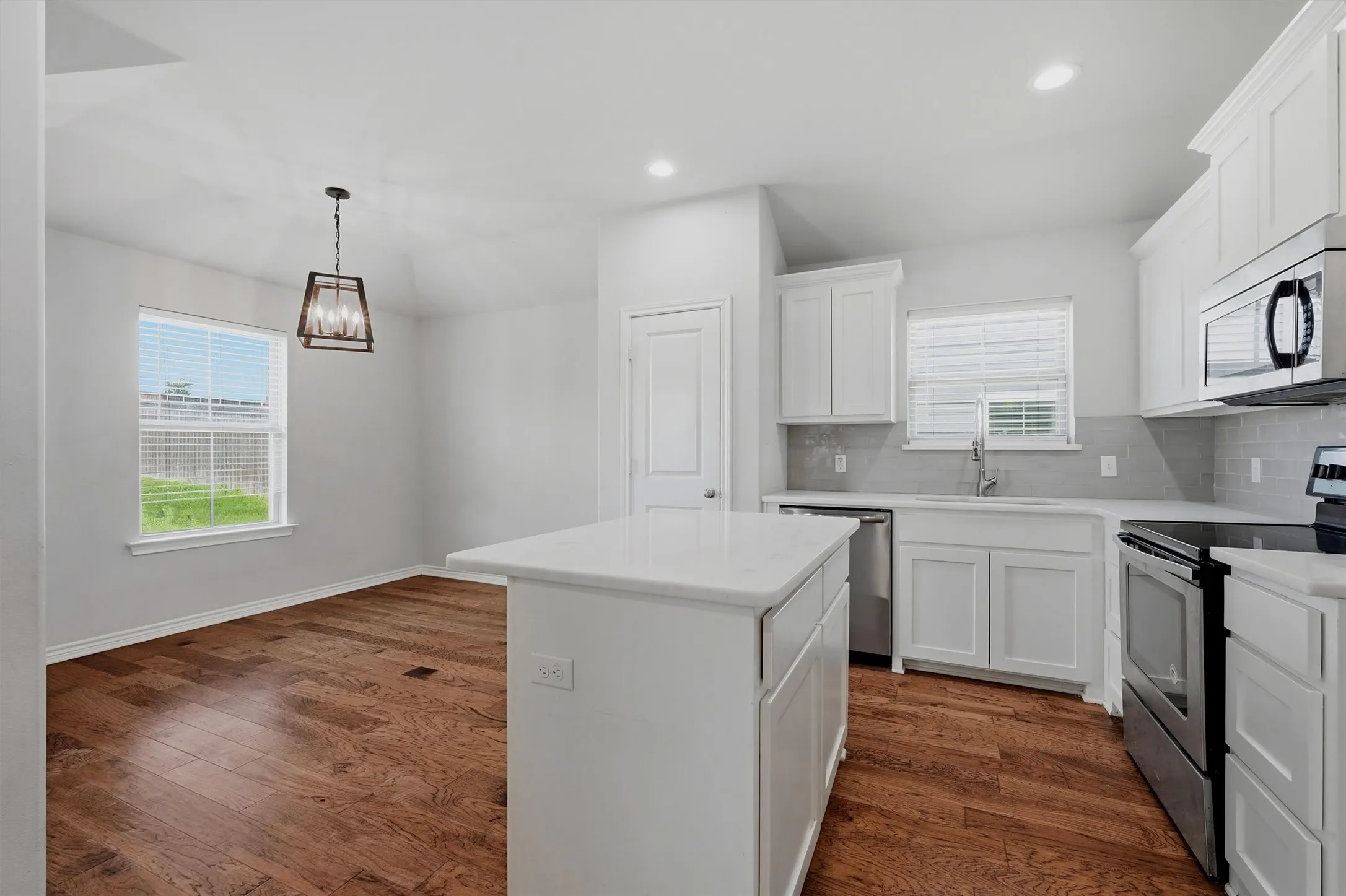 Single Family Residence For Sale in Grayson County , 1202 Southridge Lane, Sherman, Texas 75092, 4 Bedroom, 2 Bathroom, 2 Garage spaces, 1,768 Sqft, built in 2019, mls#21304738, Real Estate Agent in Sherman, Homes For Sale in Grayson county, Homes For Sale in Sherman, Realtor in Sherman Texas, Real Estate Brokerage Independent Realty Texas, Luminita Cordes Realtor