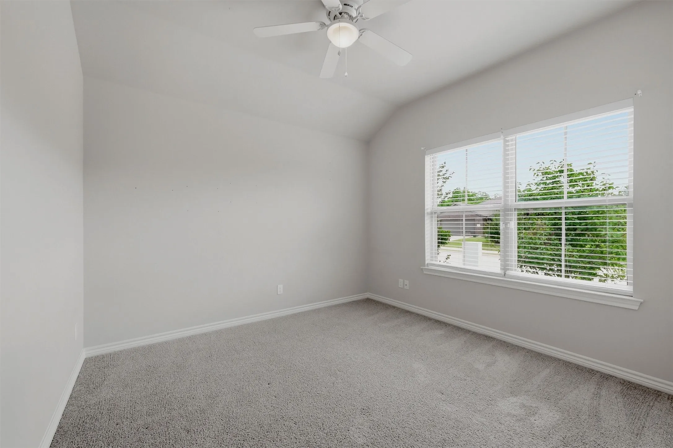 Single Family Residence For Sale in Grayson County , 1202 Southridge Lane, Sherman, Texas 75092, 4 Bedroom, 2 Bathroom, 2 Garage spaces, 1,768 Sqft, built in 2019, mls#21304738, Real Estate Agent in Sherman, Homes For Sale in Grayson county, Homes For Sale in Sherman, Realtor in Sherman Texas, Real Estate Brokerage Independent Realty Texas, Luminita Cordes Realtor