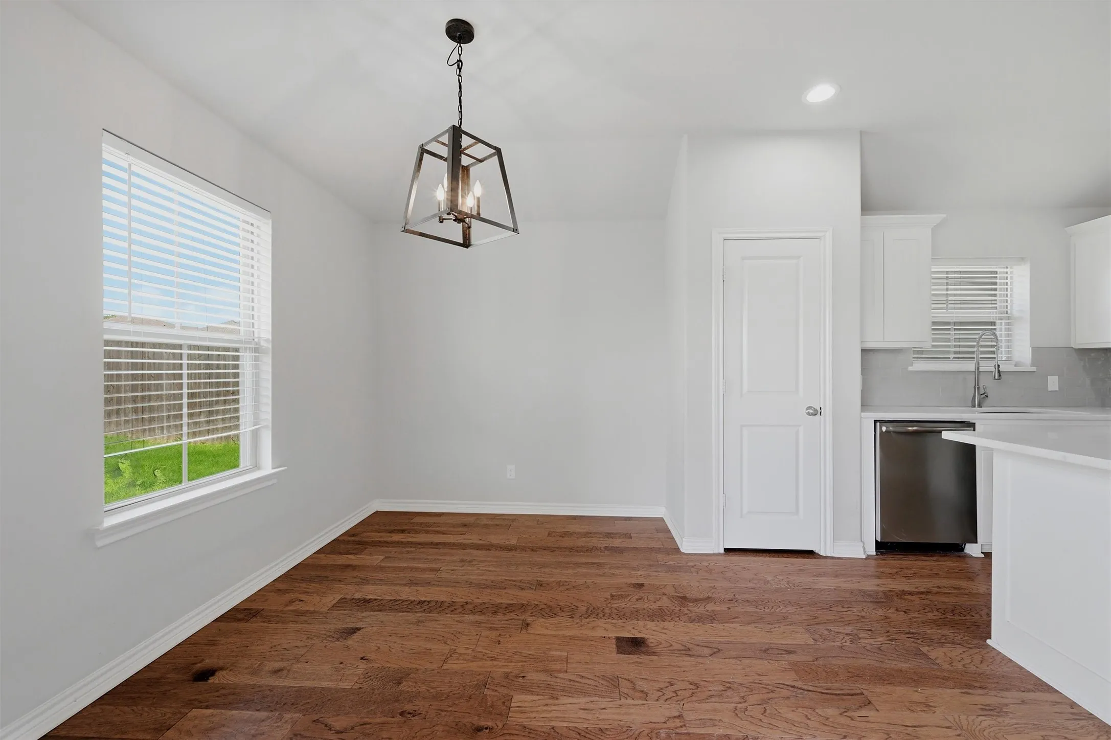 Single Family Residence For Sale in Grayson County , 1202 Southridge Lane, Sherman, Texas 75092, 4 Bedroom, 2 Bathroom, 2 Garage spaces, 1,768 Sqft, built in 2019, mls#21304738, Real Estate Agent in Sherman, Homes For Sale in Grayson county, Homes For Sale in Sherman, Realtor in Sherman Texas, Real Estate Brokerage Independent Realty Texas, Luminita Cordes Realtor