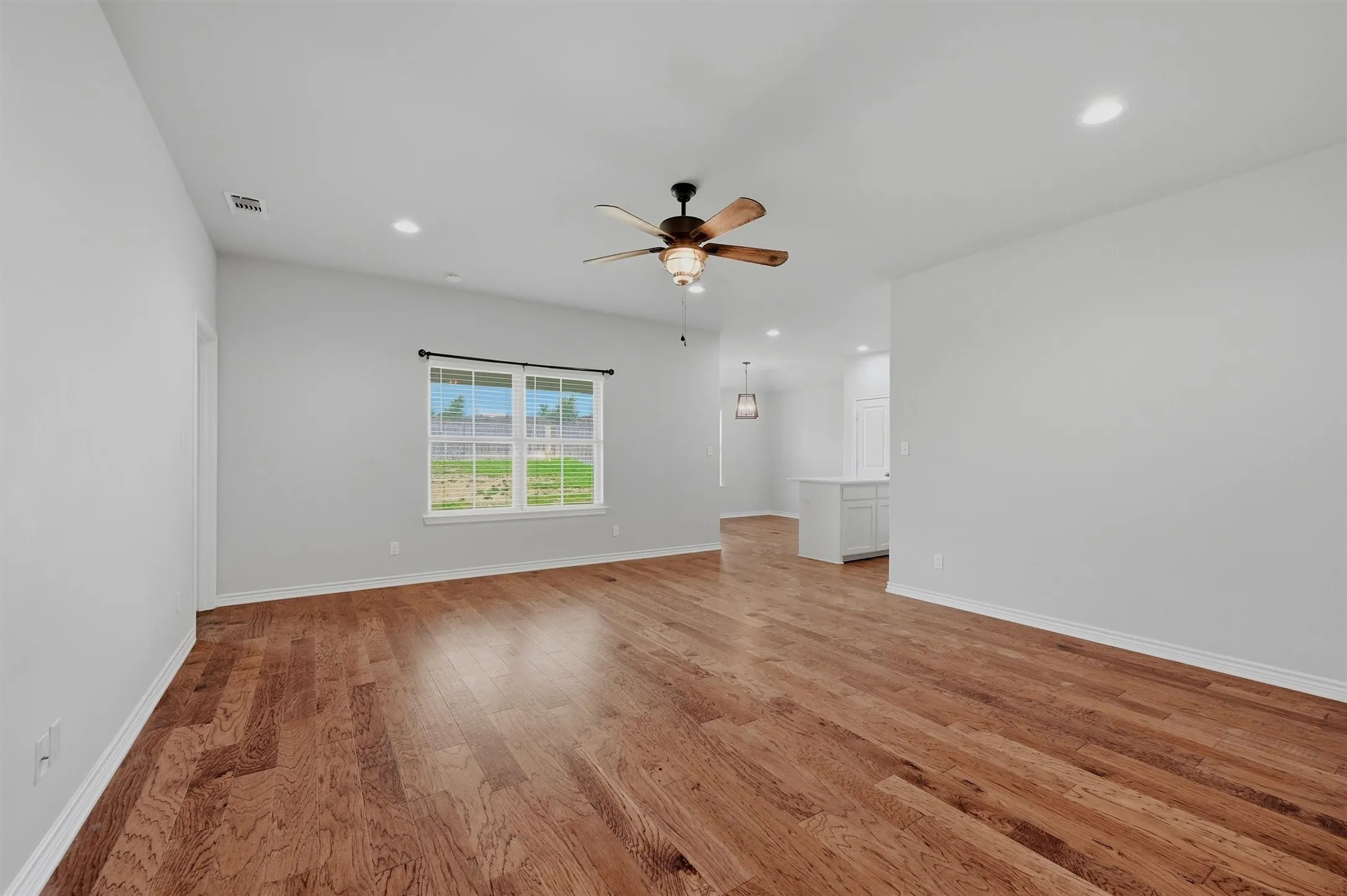 Single Family Residence For Sale in Grayson County , 1202 Southridge Lane, Sherman, Texas 75092, 4 Bedroom, 2 Bathroom, 2 Garage spaces, 1,768 Sqft, built in 2019, mls#21304738, Real Estate Agent in Sherman, Homes For Sale in Grayson county, Homes For Sale in Sherman, Realtor in Sherman Texas, Real Estate Brokerage Independent Realty Texas, Luminita Cordes Realtor