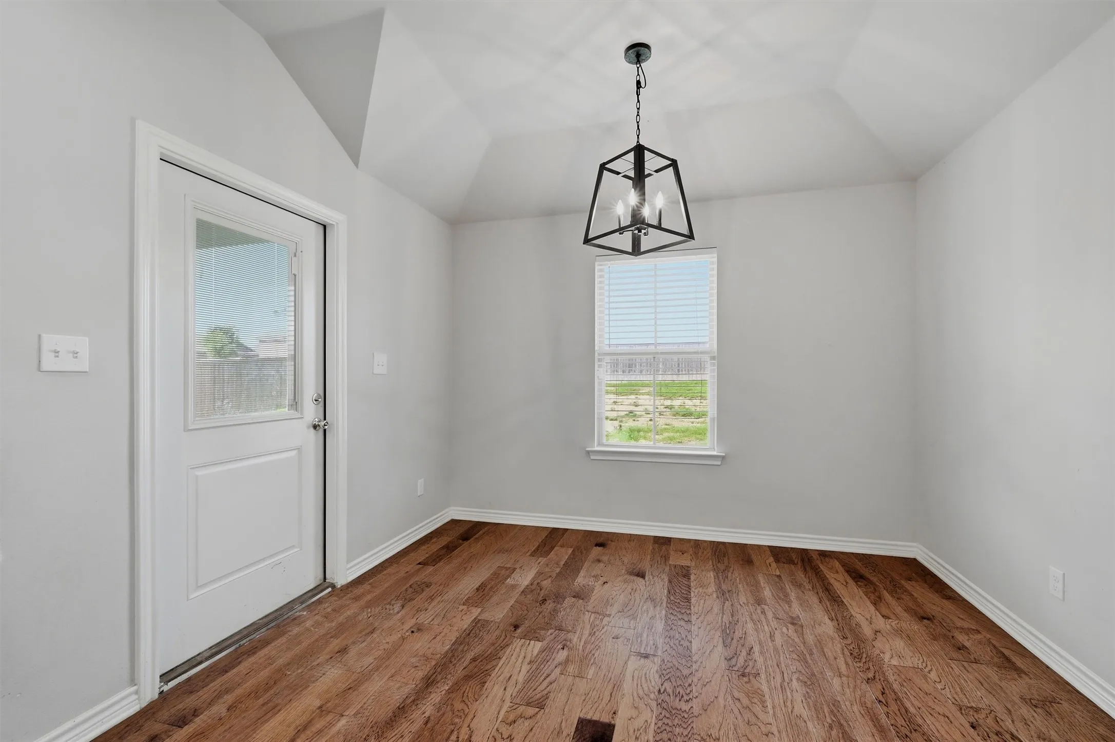 Single Family Residence For Sale in Grayson County , 1202 Southridge Lane, Sherman, Texas 75092, 4 Bedroom, 2 Bathroom, 2 Garage spaces, 1,768 Sqft, built in 2019, mls#21304738, Real Estate Agent in Sherman, Homes For Sale in Grayson county, Homes For Sale in Sherman, Realtor in Sherman Texas, Real Estate Brokerage Independent Realty Texas, Luminita Cordes Realtor