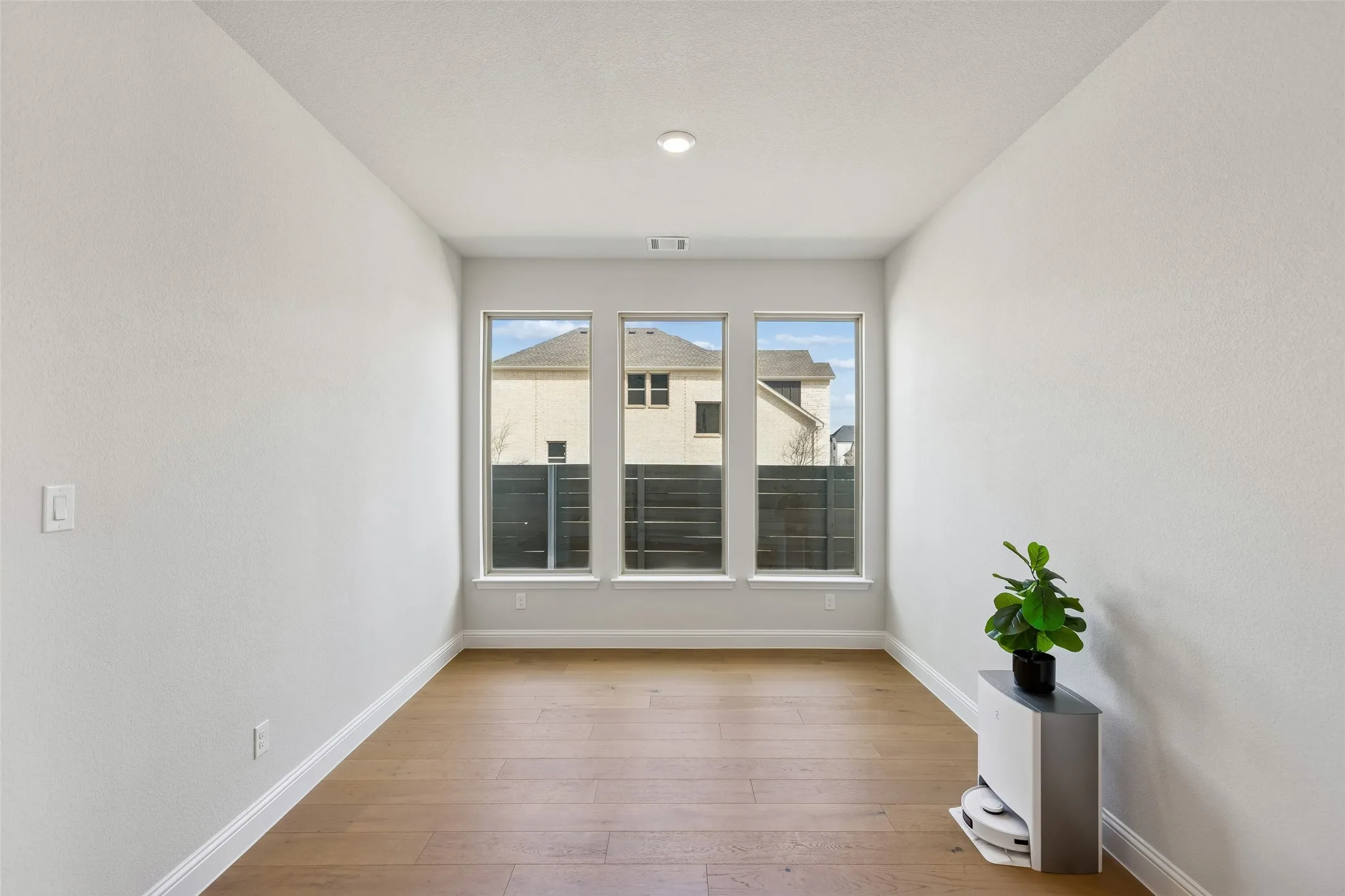 Single Family Residence For Sale in Denton County , 1502 20th Street, Northlake, Texas 76226, 5 Bedroom, 5 Bathroom, 2 Garage spaces, 3,740 Sqft, built in 2023, mls#21304650, Real Estate Agent in Northlake, Homes For Sale in Denton county, Homes For Sale in Northlake, Realtor in Northlake Texas, Real Estate Brokerage Independent Realty Texas, Luminita Cordes Realtor