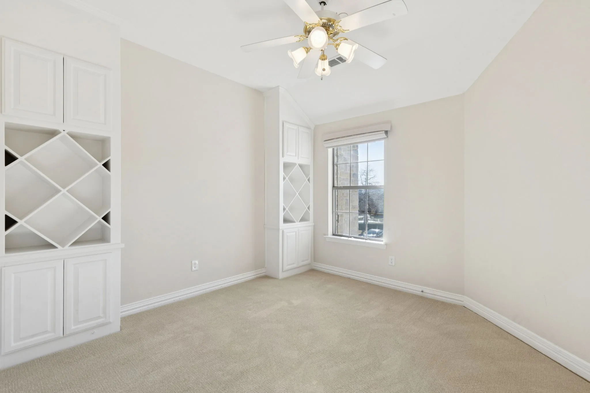 Townhouse For Sale in Collin County , 5452 Balmoral Drive, Frisco, Texas 75034, 3 Bedrooms, 3 Bathrooms, 2 Garage spaces, 2,238 Sqft, built in 2001, Price $600,000, mls#21304691, Real Estate Agent in Frisco, Homes For Sale in Collin county, Homes For Sale in Frisco, Realtor in Frisco Texas, Real Estate Brokerage Independent Realty Texas, Luminita Cordes Realtor