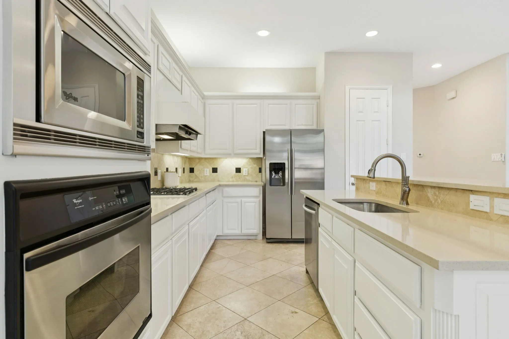 Townhouse For Sale in Collin County , 5452 Balmoral Drive, Frisco, Texas 75034, 3 Bedrooms, 3 Bathrooms, 2 Garage spaces, 2,238 Sqft, built in 2001, Price $600,000, mls#21304691, Real Estate Agent in Frisco, Homes For Sale in Collin county, Homes For Sale in Frisco, Realtor in Frisco Texas, Real Estate Brokerage Independent Realty Texas, Luminita Cordes Realtor