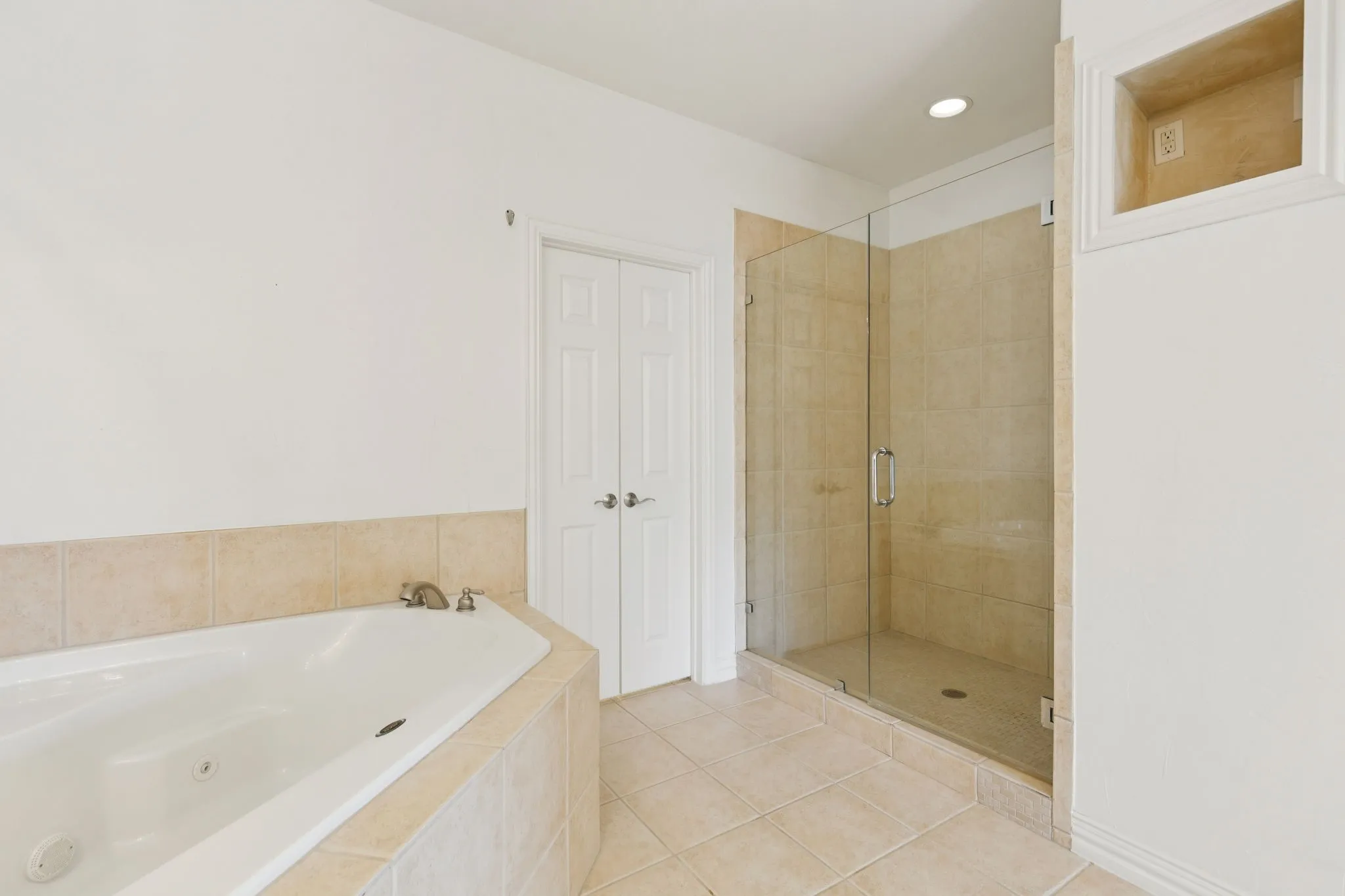 Townhouse For Sale in Collin County , 5452 Balmoral Drive, Frisco, Texas 75034, 3 Bedrooms, 3 Bathrooms, 2 Garage spaces, 2,238 Sqft, built in 2001, Price $600,000, mls#21304691, Real Estate Agent in Frisco, Homes For Sale in Collin county, Homes For Sale in Frisco, Realtor in Frisco Texas, Real Estate Brokerage Independent Realty Texas, Luminita Cordes Realtor