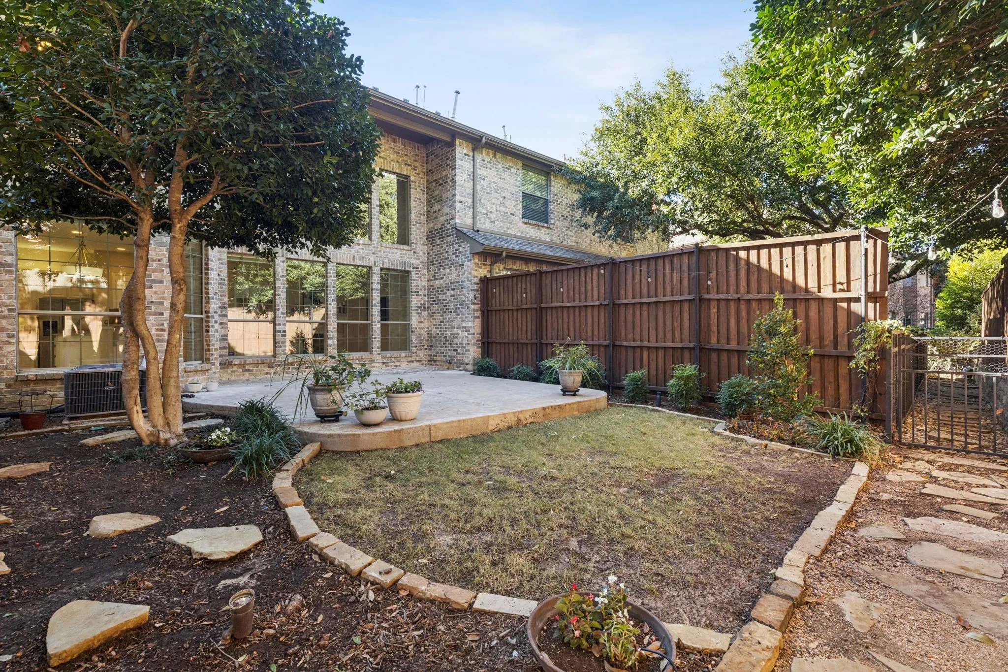 Townhouse For Sale in Collin County , 5452 Balmoral Drive, Frisco, Texas 75034, 3 Bedrooms, 3 Bathrooms, 2 Garage spaces, 2,238 Sqft, built in 2001, Price $600,000, mls#21304691, Real Estate Agent in Frisco, Homes For Sale in Collin county, Homes For Sale in Frisco, Realtor in Frisco Texas, Real Estate Brokerage Independent Realty Texas, Luminita Cordes Realtor