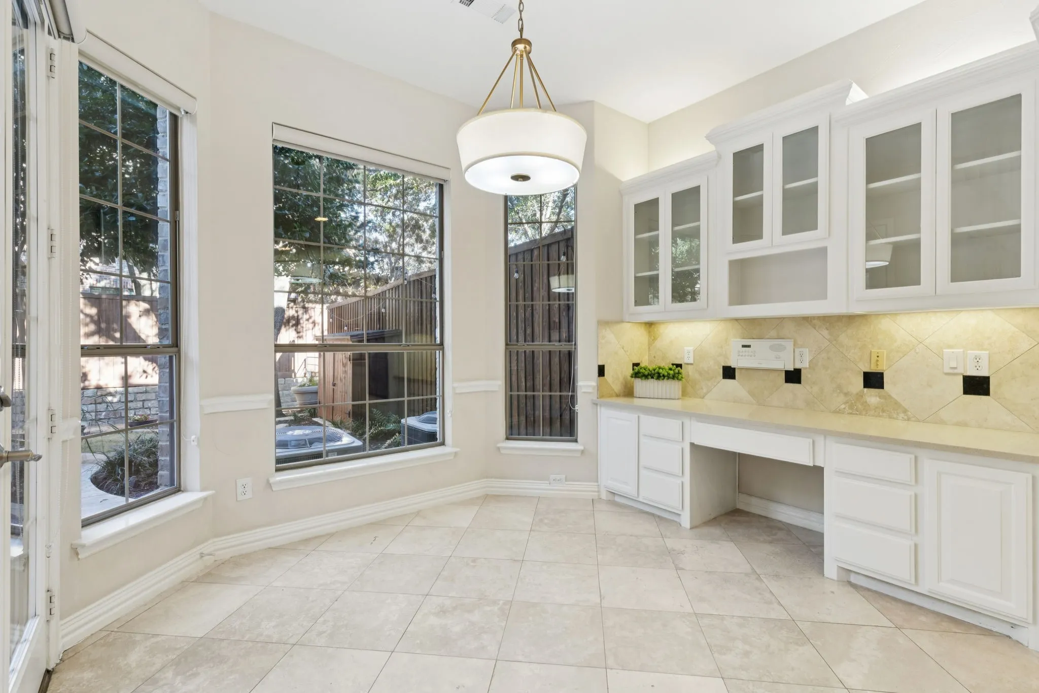 Townhouse For Sale in Collin County , 5452 Balmoral Drive, Frisco, Texas 75034, 3 Bedrooms, 3 Bathrooms, 2 Garage spaces, 2,238 Sqft, built in 2001, Price $600,000, mls#21304691, Real Estate Agent in Frisco, Homes For Sale in Collin county, Homes For Sale in Frisco, Realtor in Frisco Texas, Real Estate Brokerage Independent Realty Texas, Luminita Cordes Realtor