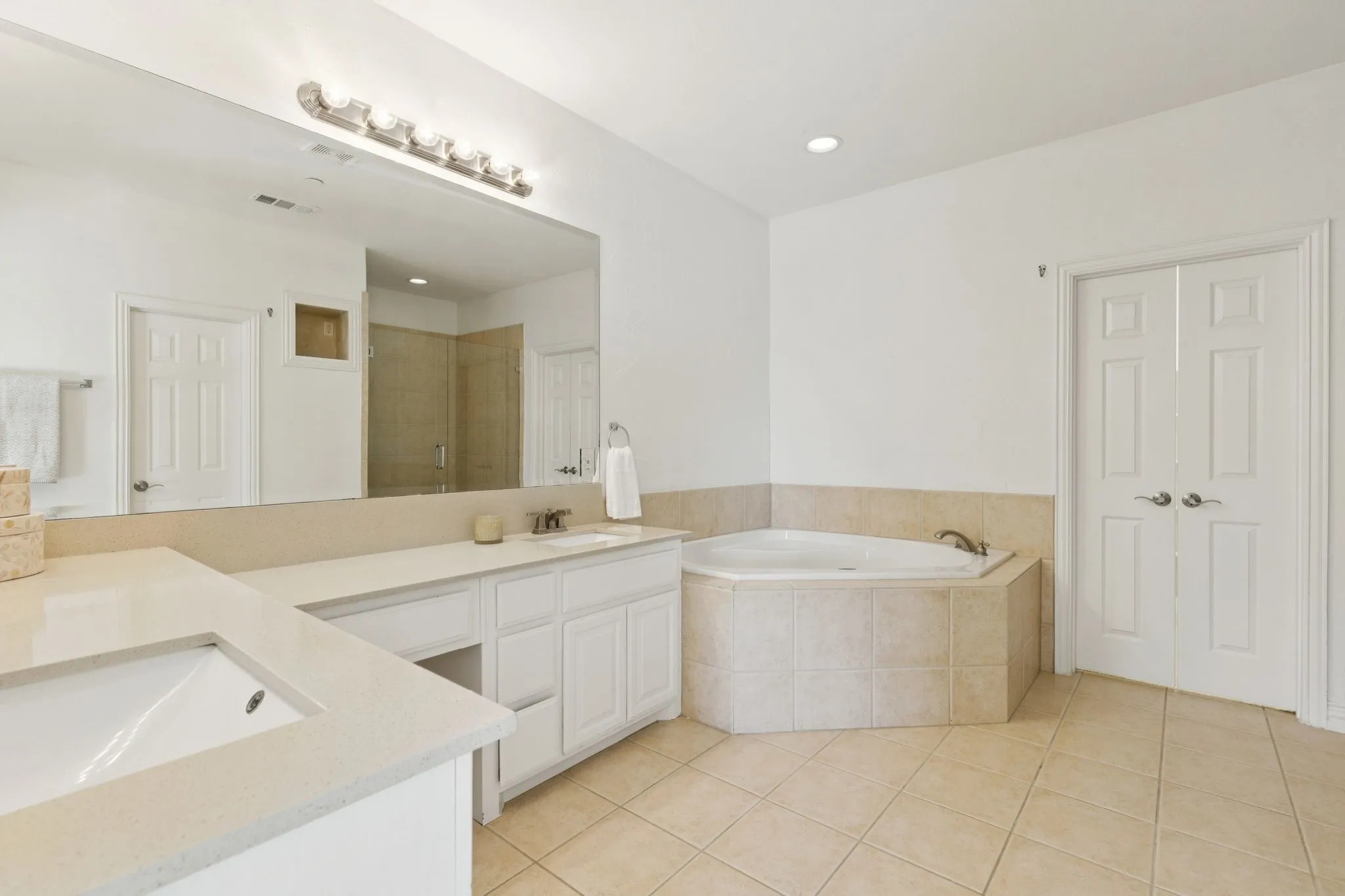 Townhouse For Sale in Collin County , 5452 Balmoral Drive, Frisco, Texas 75034, 3 Bedrooms, 3 Bathrooms, 2 Garage spaces, 2,238 Sqft, built in 2001, Price $600,000, mls#21304691, Real Estate Agent in Frisco, Homes For Sale in Collin county, Homes For Sale in Frisco, Realtor in Frisco Texas, Real Estate Brokerage Independent Realty Texas, Luminita Cordes Realtor
