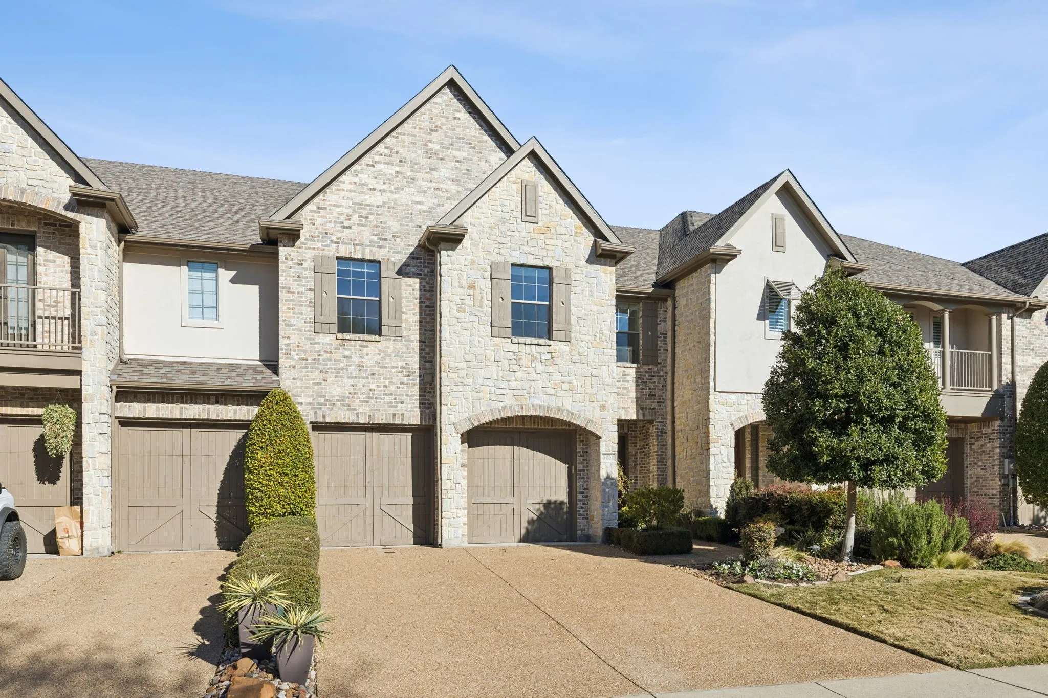 Townhouse For Sale in Collin County , 5452 Balmoral Drive, Frisco, Texas 75034, 3 Bedrooms, 3 Bathrooms, 2 Garage spaces, 2,238 Sqft, built in 2001, Price $600,000, mls#21304691, Real Estate Agent in Frisco, Homes For Sale in Collin county, Homes For Sale in Frisco, Realtor in Frisco Texas, Real Estate Brokerage Independent Realty Texas, Luminita Cordes Realtor